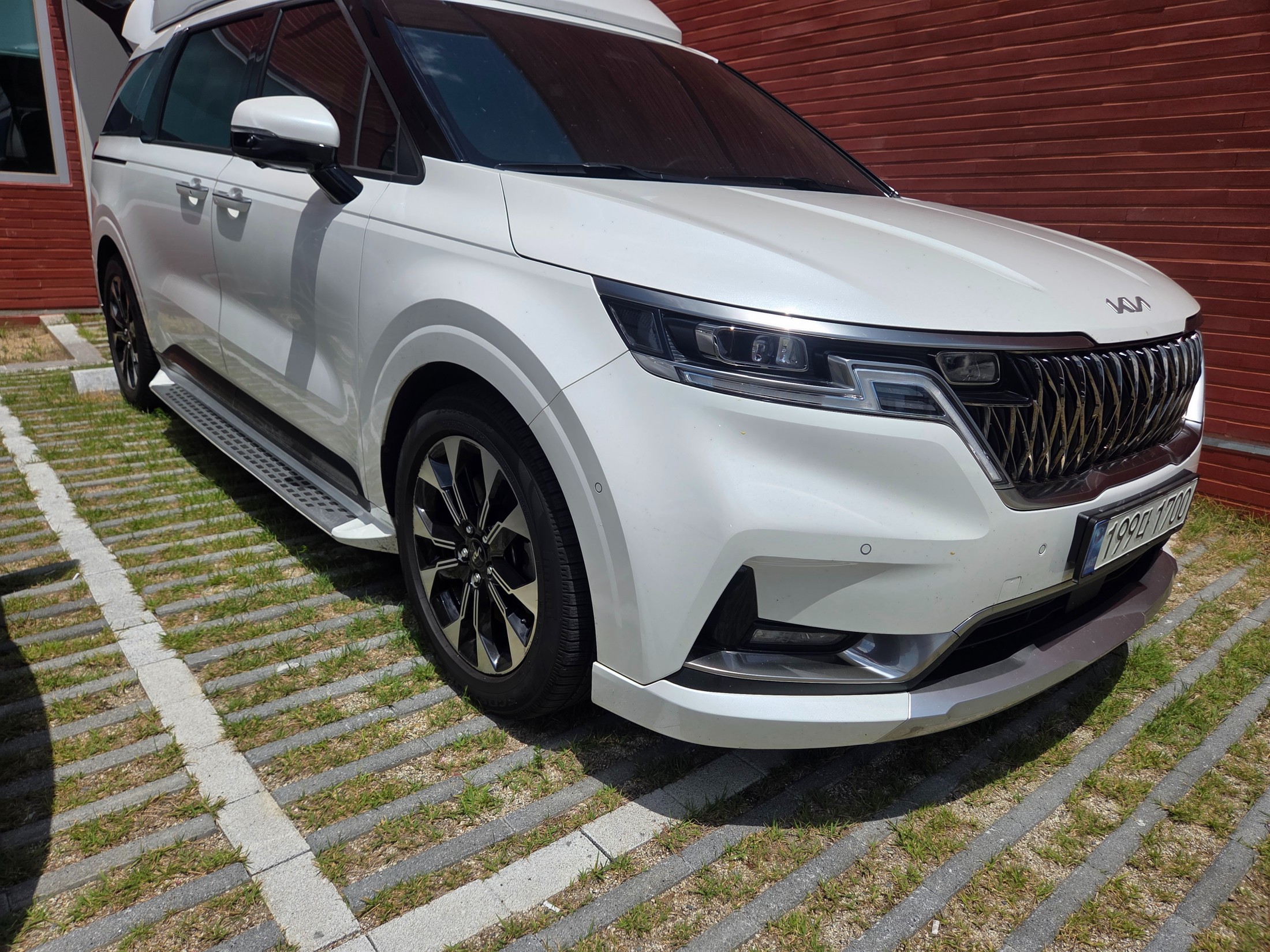 KIA CARNIVAL photo 2