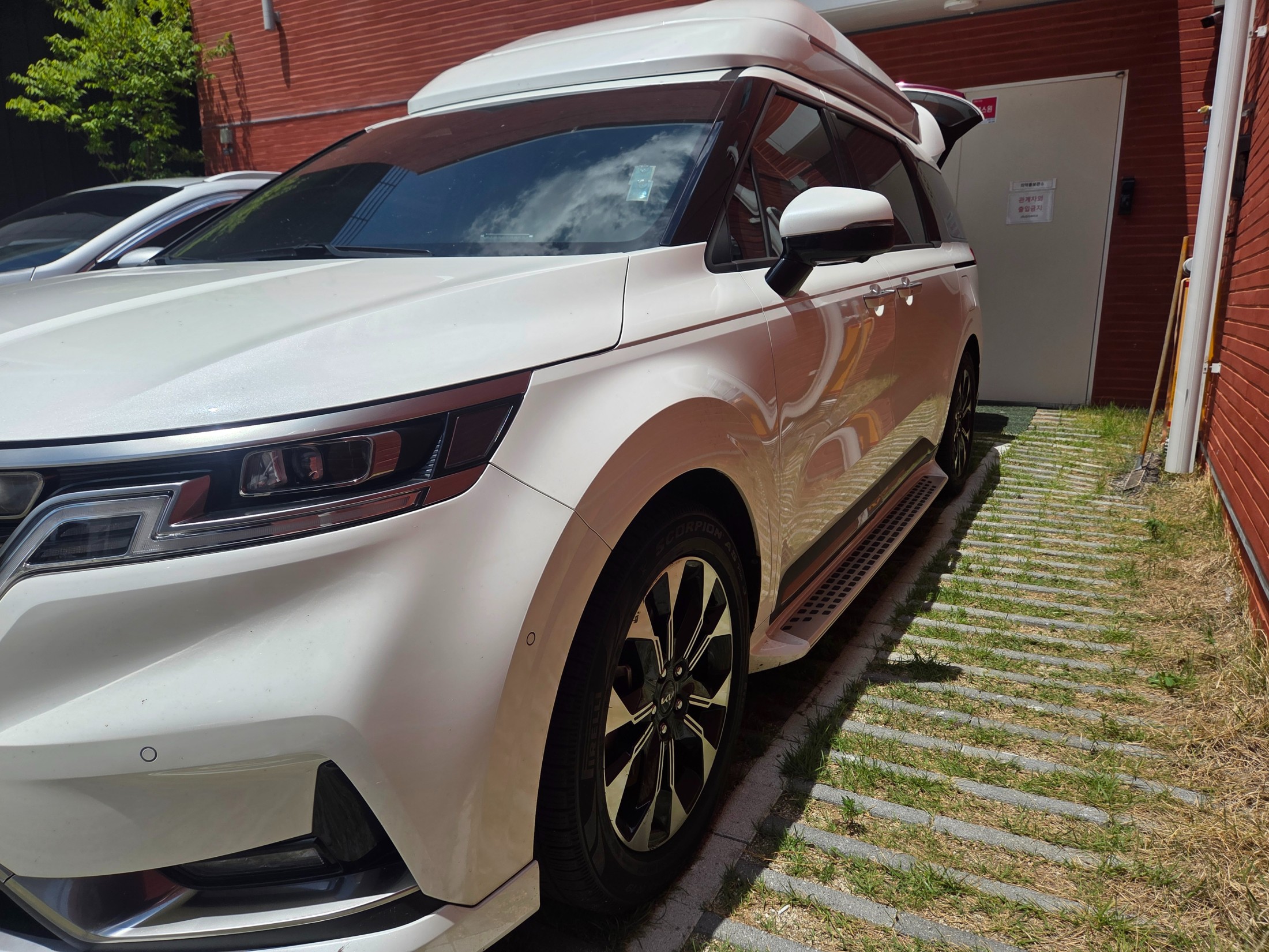KIA CARNIVAL photo 3