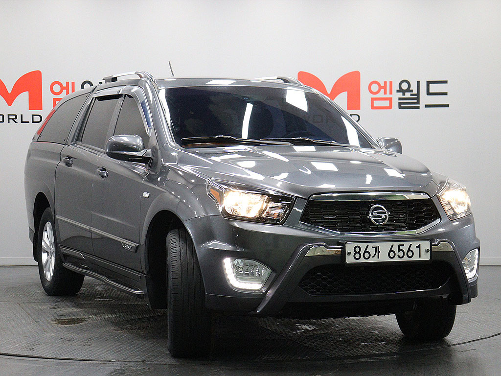SSANGYONG KORANDO photo 2