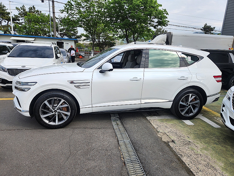 GENESIS GV80 photo 3