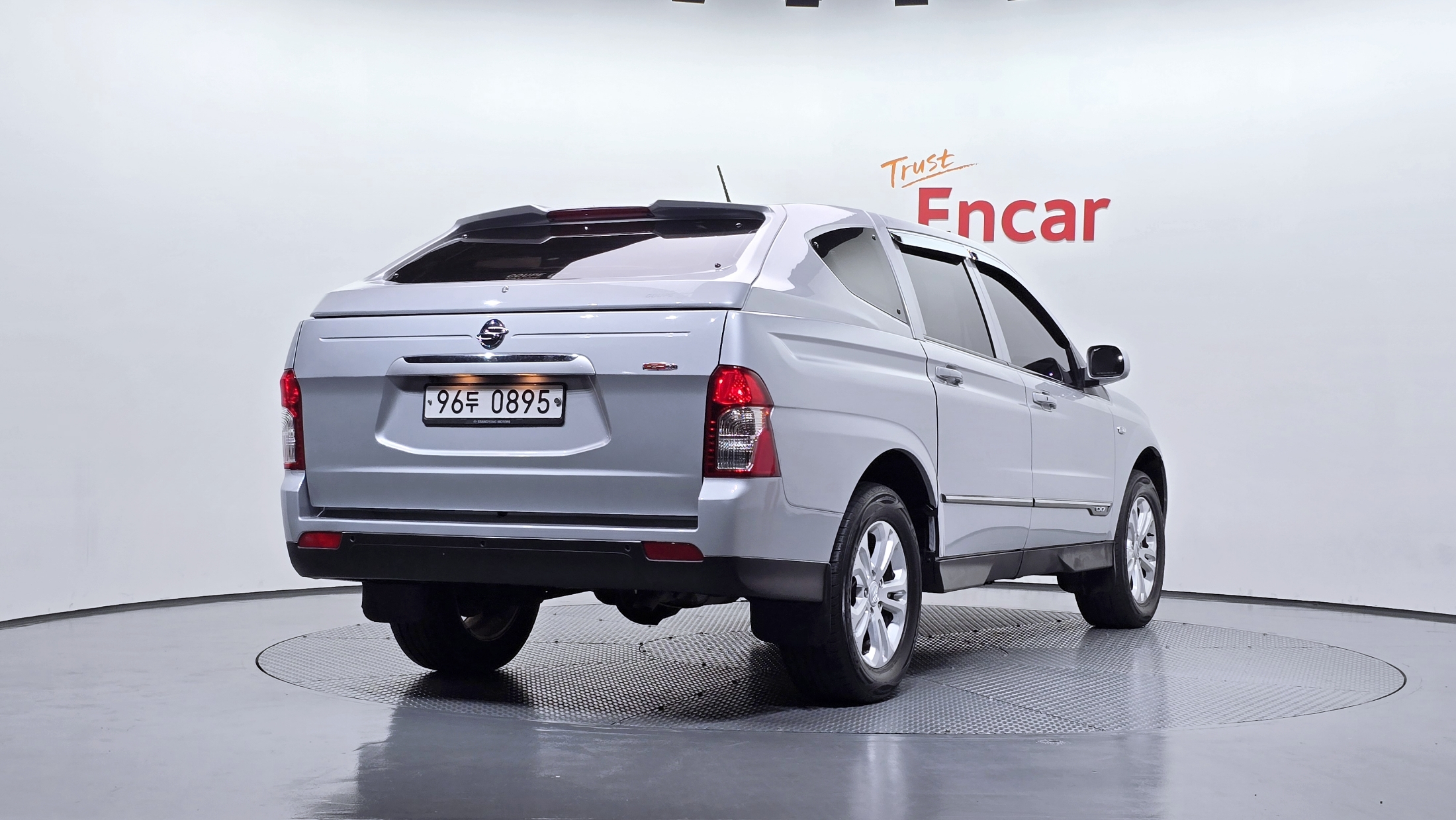 SSANGYONG KORANDO photo 2