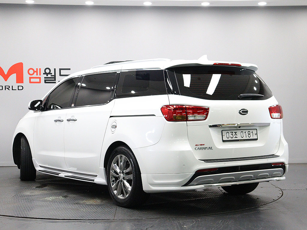 KIA CARNIVAL photo 3
