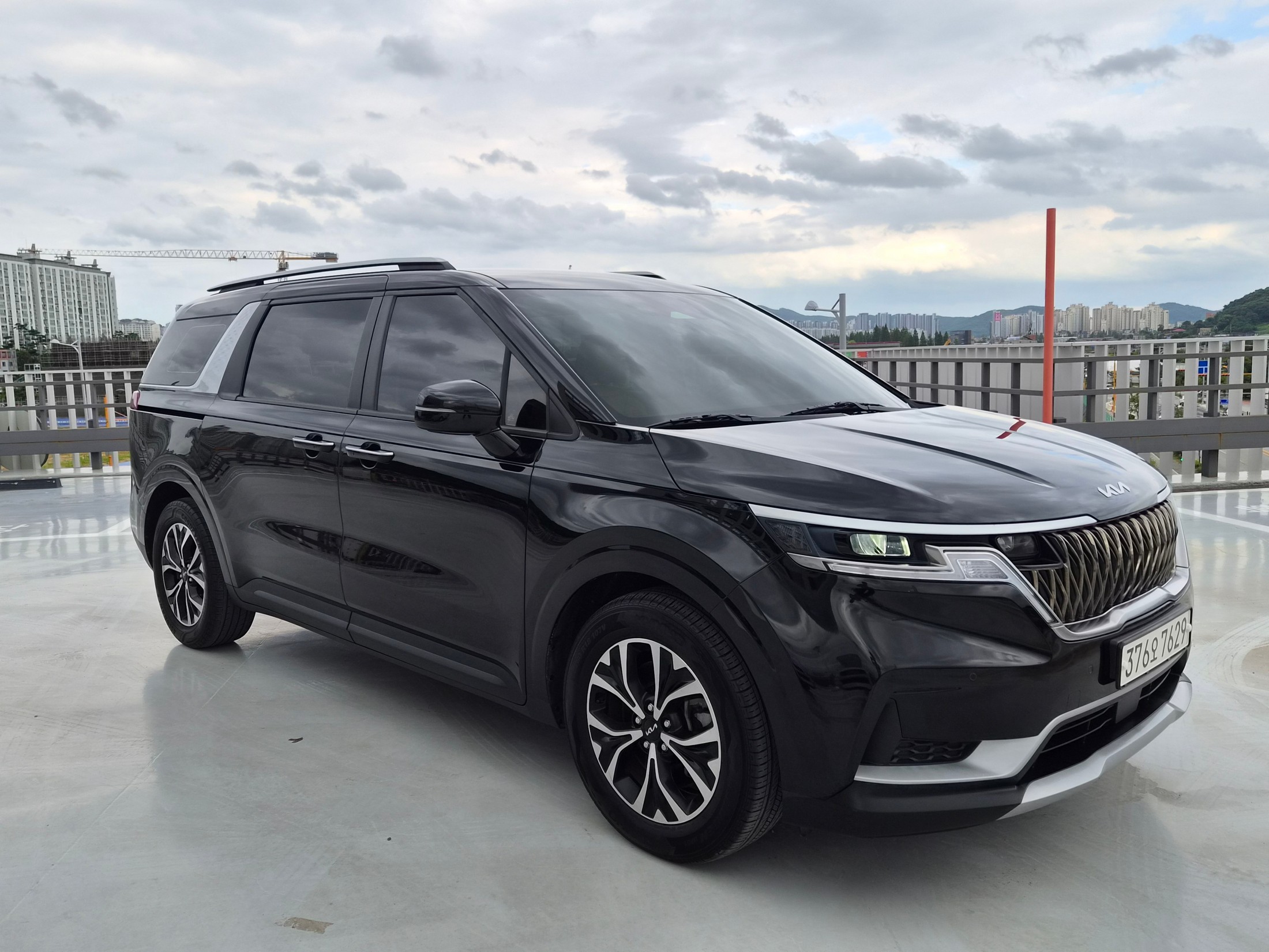 KIA CARNIVAL photo 2