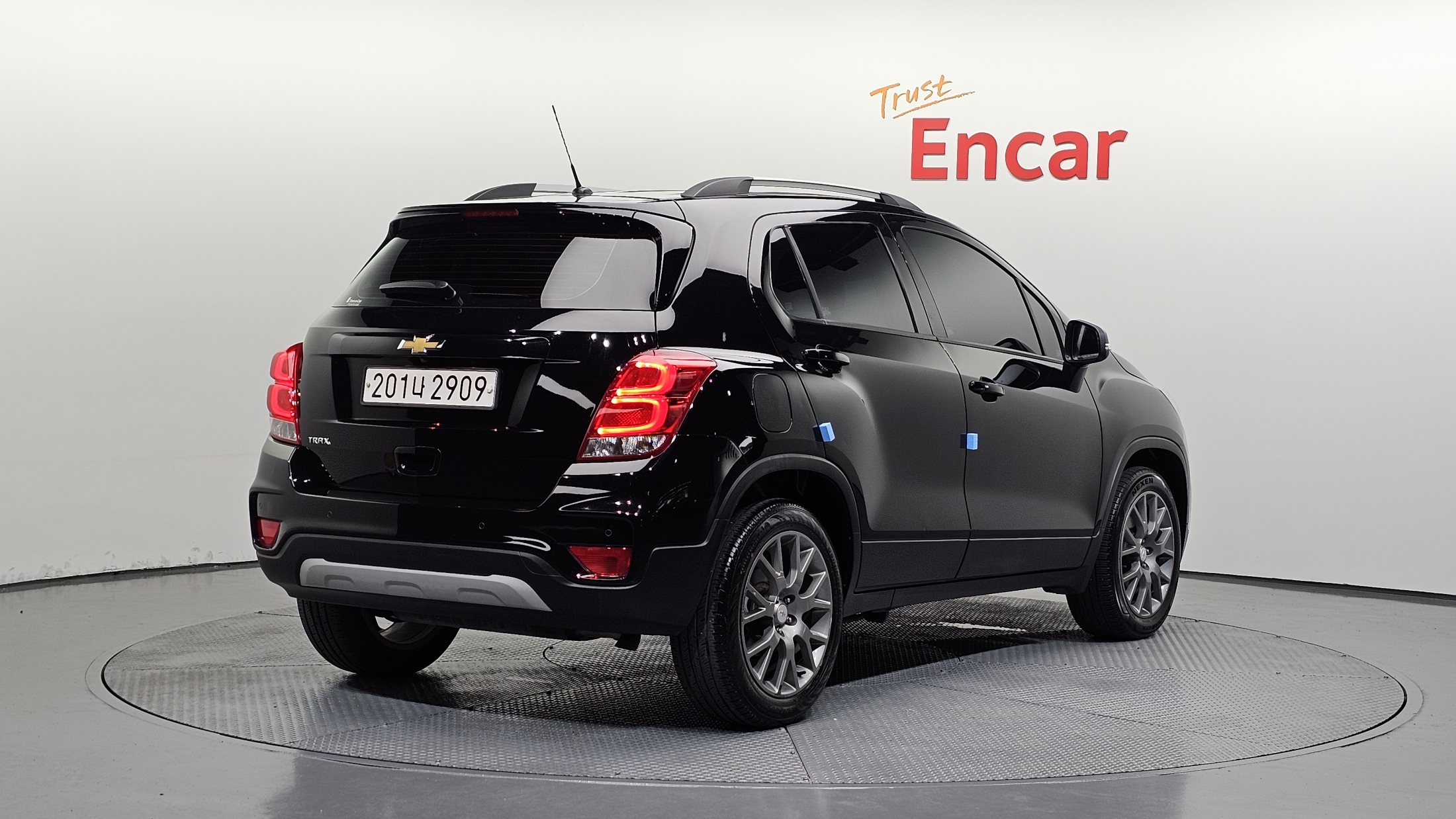 CHEVROLET TRAX photo 2