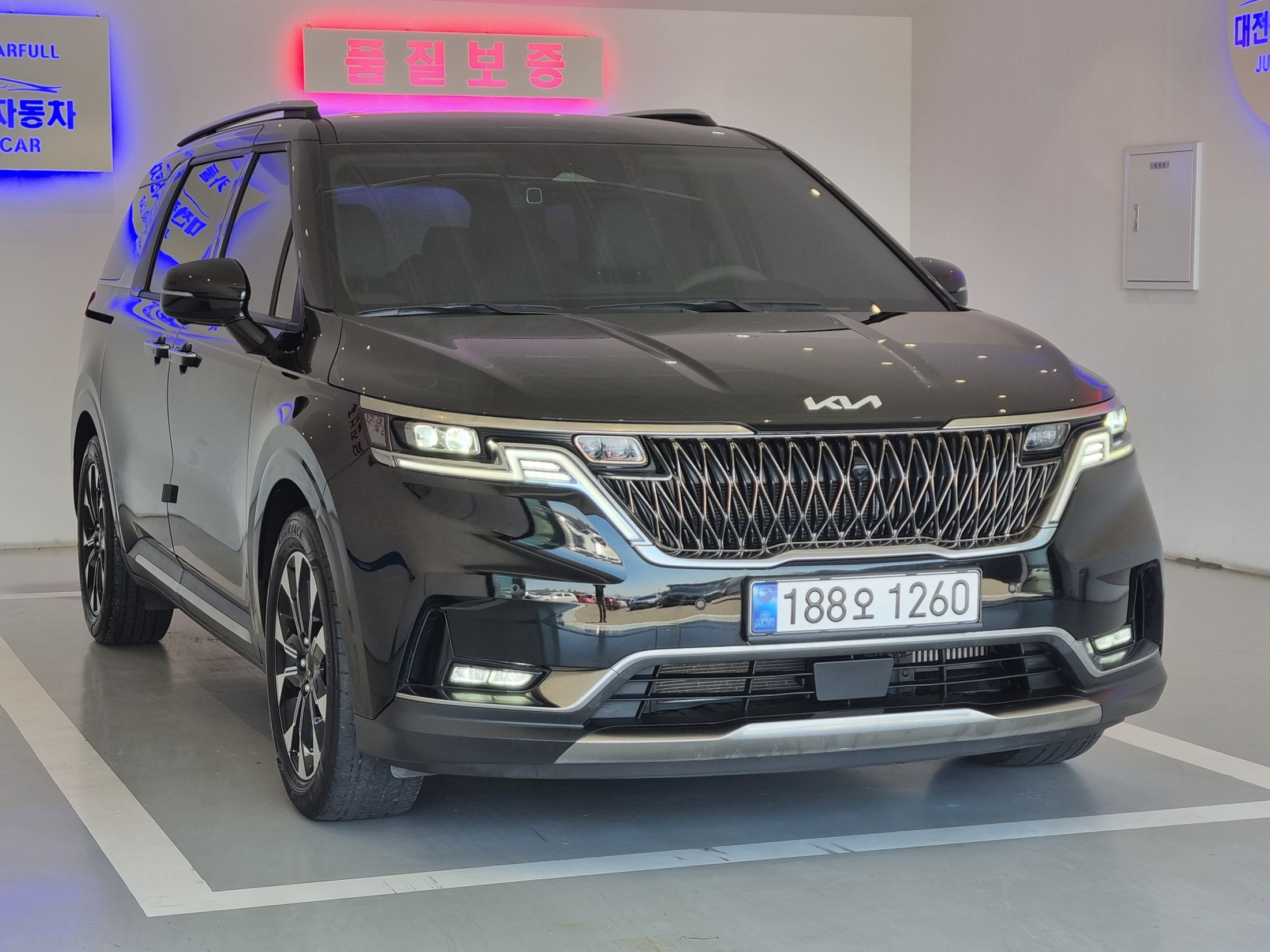 KIA CARNIVAL photo 2