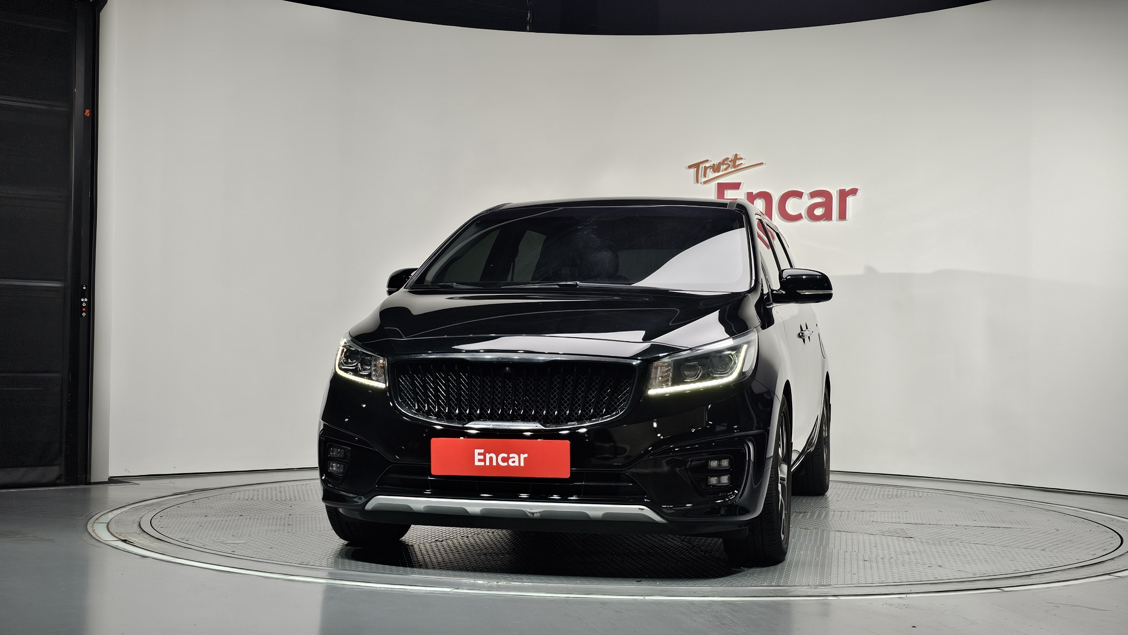 KIA CARNIVAL photo 3