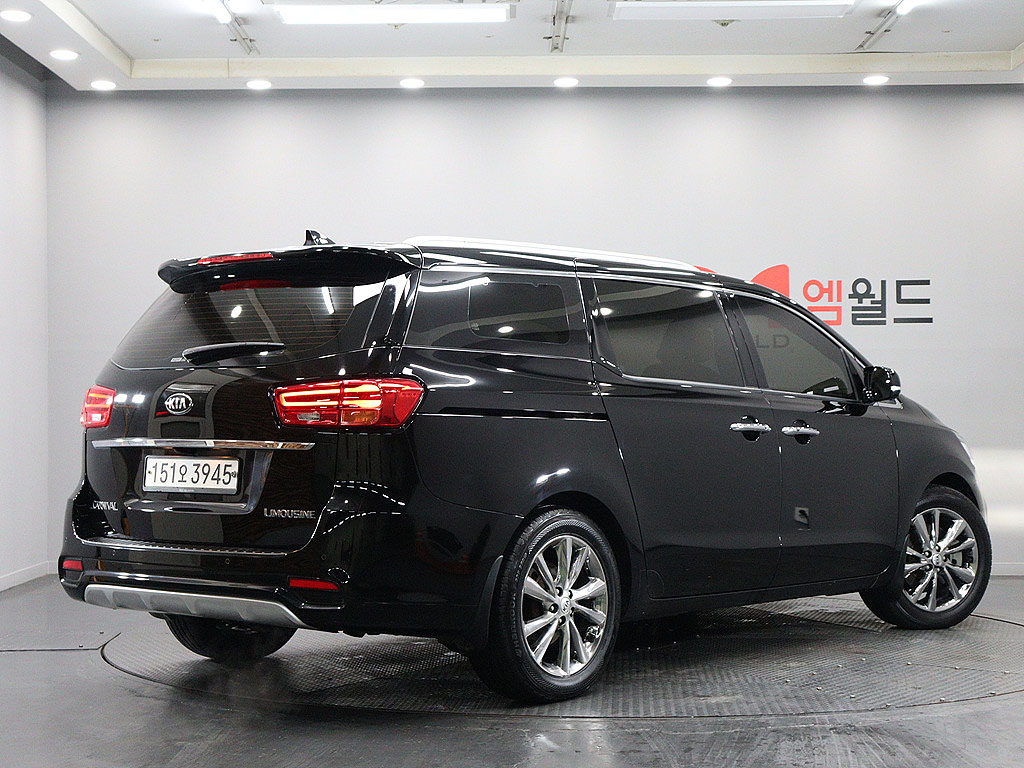 KIA CARNIVAL photo 2