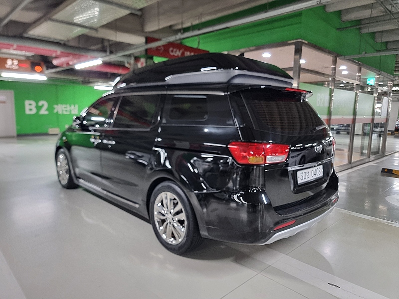 KIA CARNIVAL photo 3