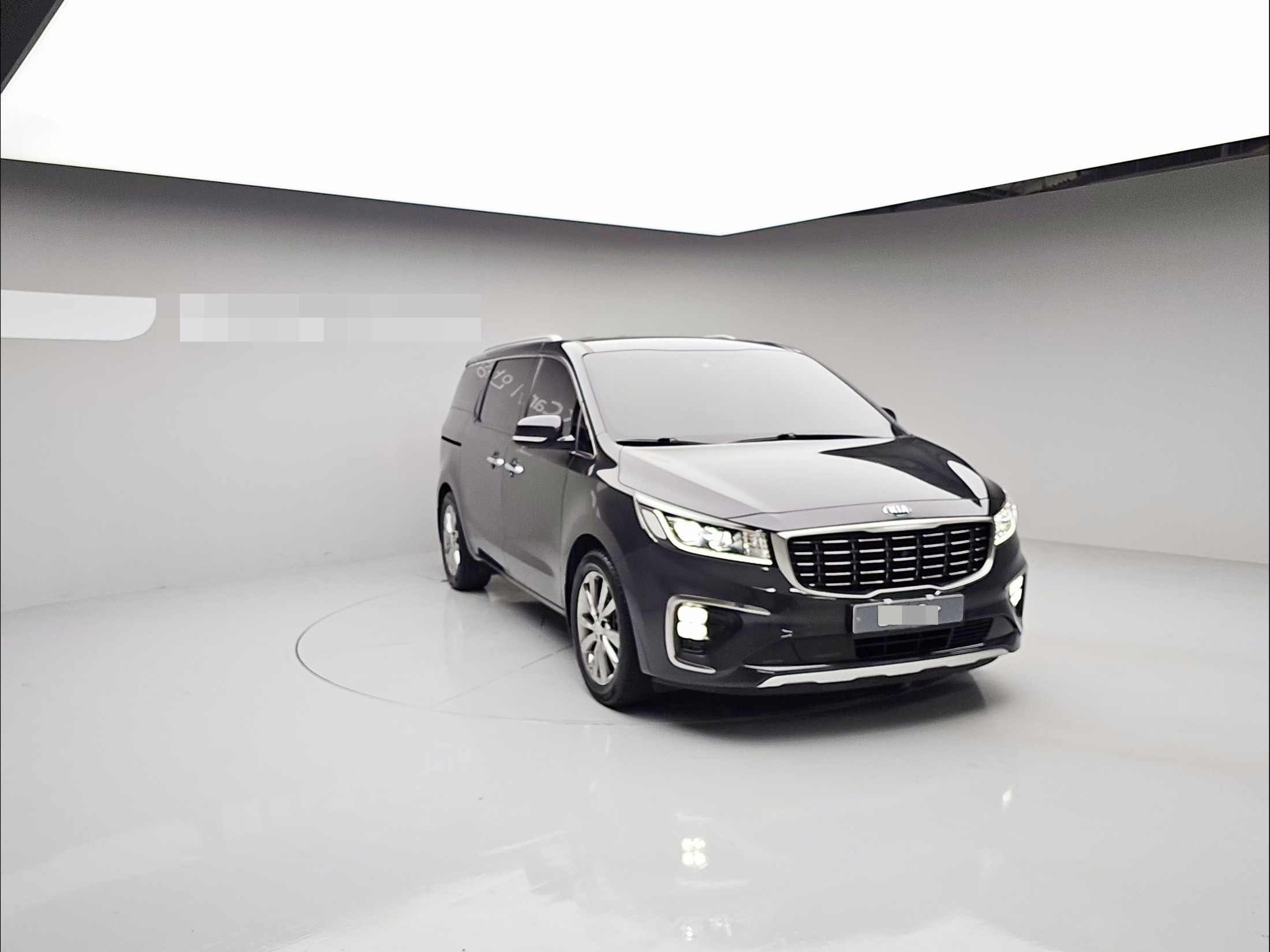 KIA CARNIVAL photo 3