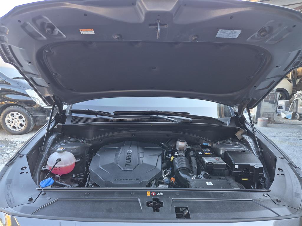 Mazda Bongo front view