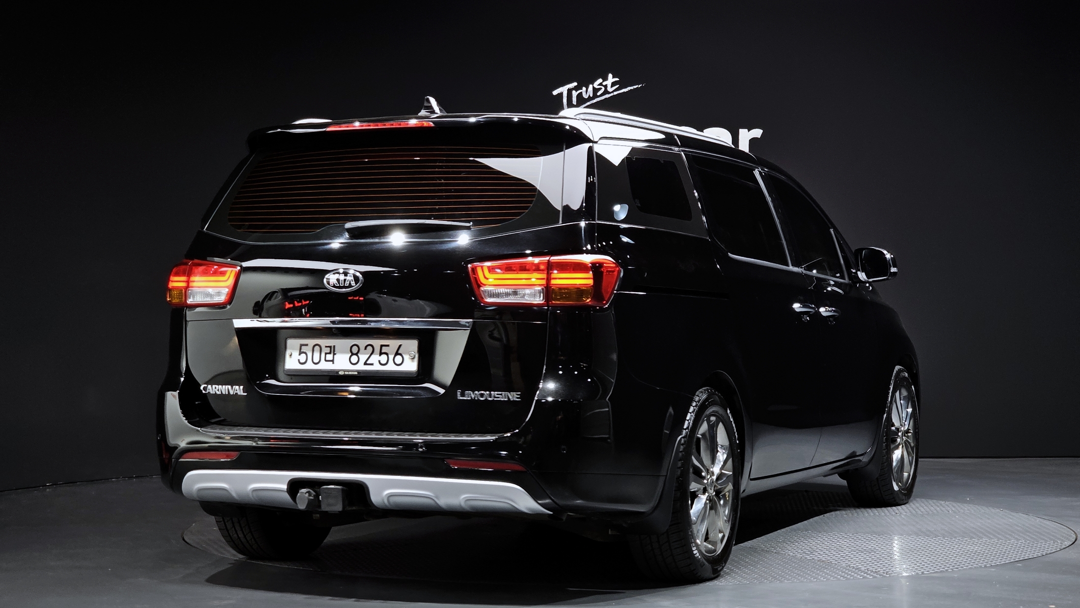 KIA CARNIVAL photo 2