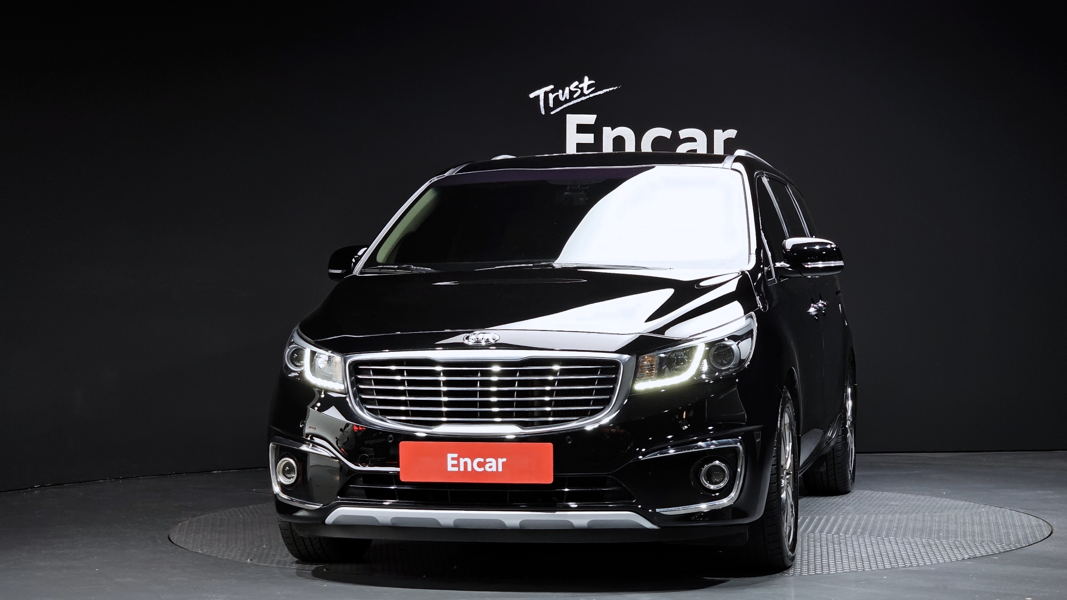 KIA CARNIVAL photo 3