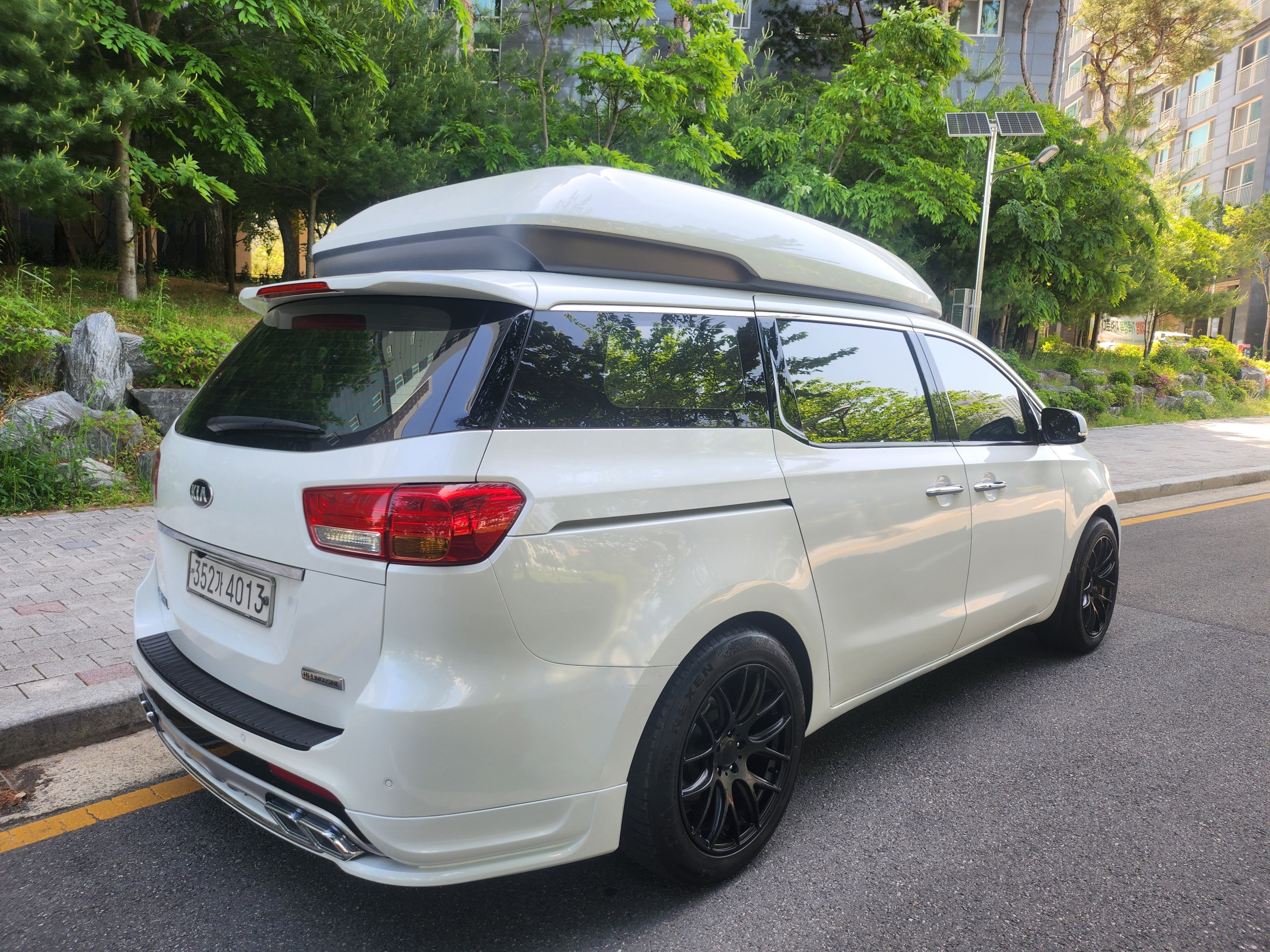 KIA CARNIVAL photo 3