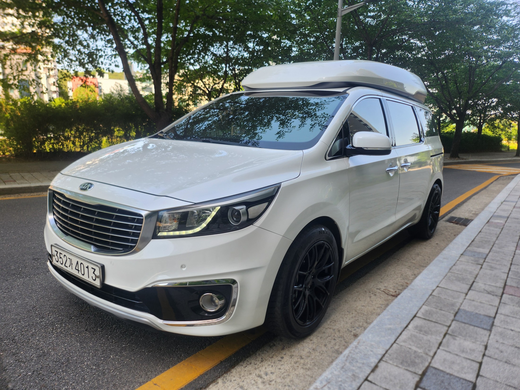 KIA CARNIVAL