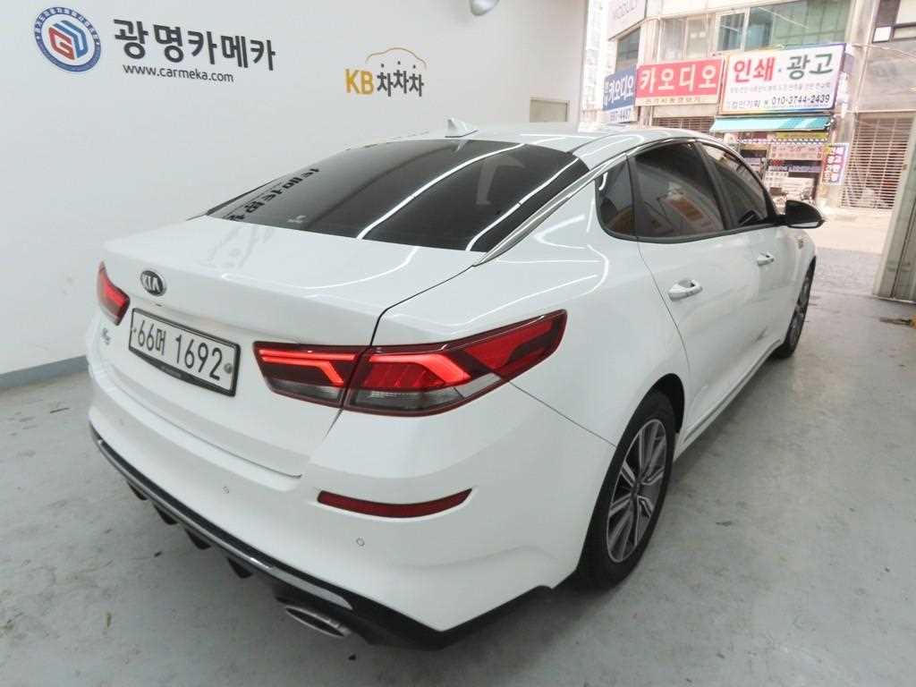 KIA K5 photo 2