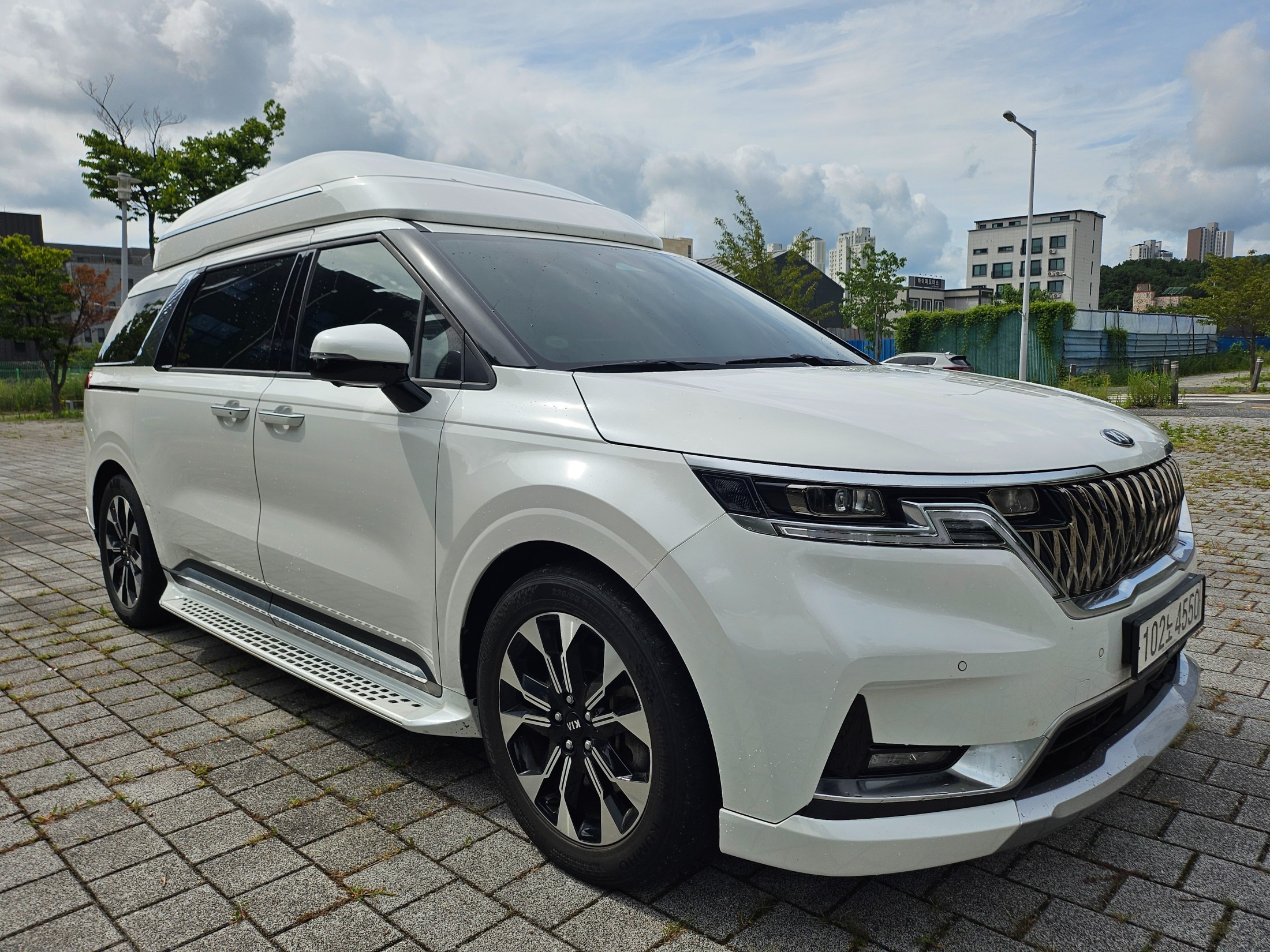 KIA CARNIVAL photo 2