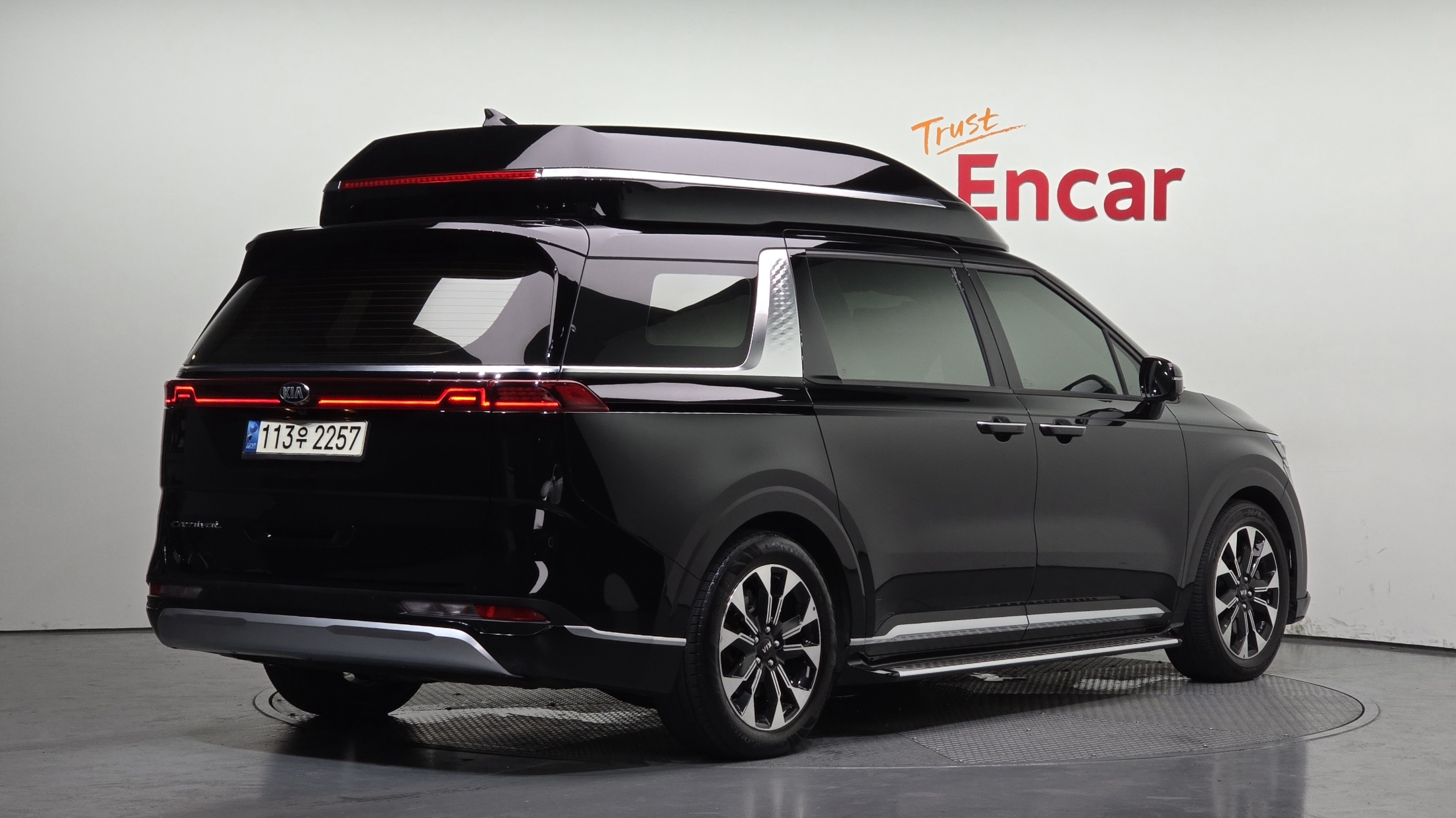 KIA CARNIVAL photo 2