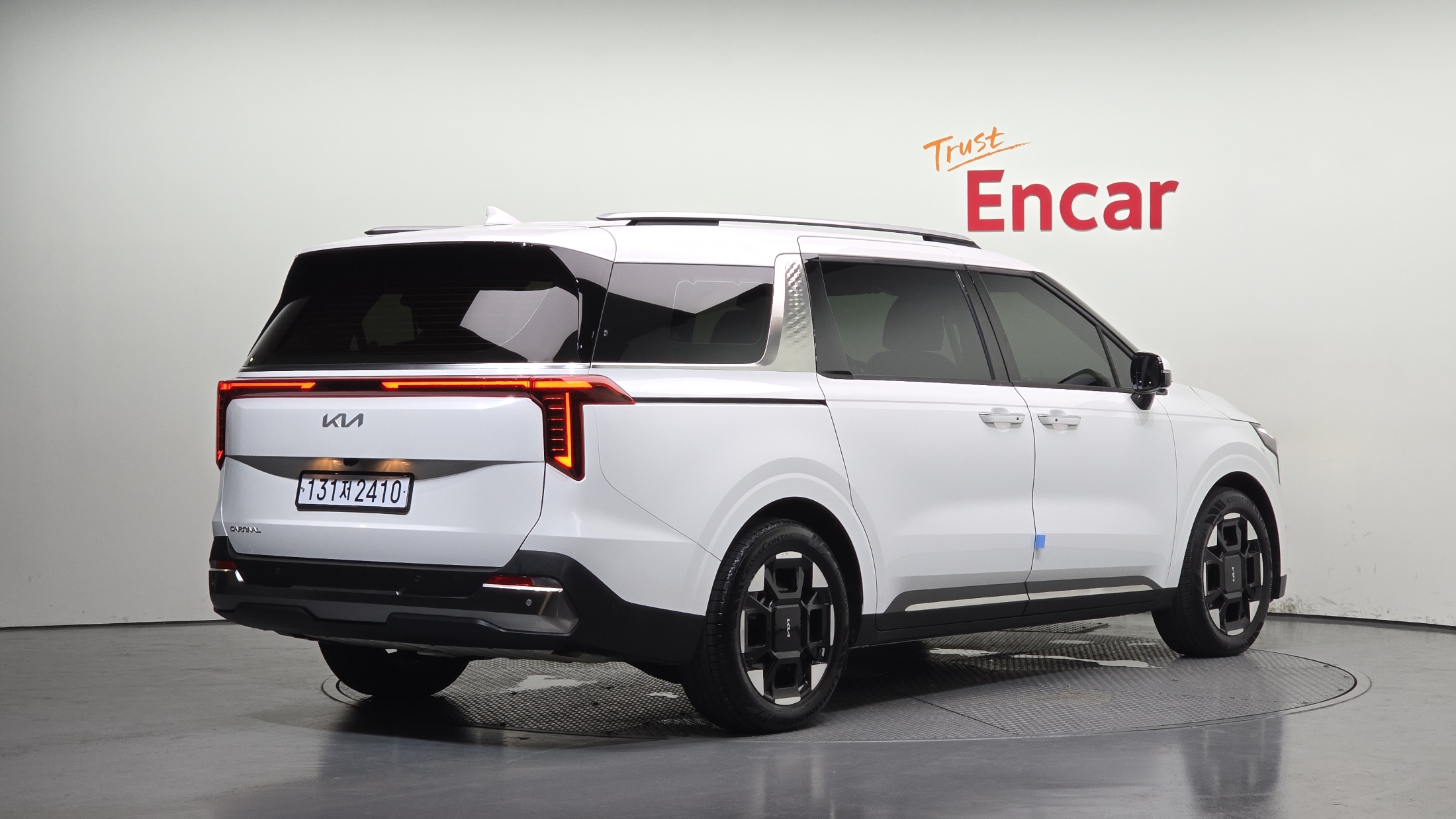 KIA CARNIVAL photo 2
