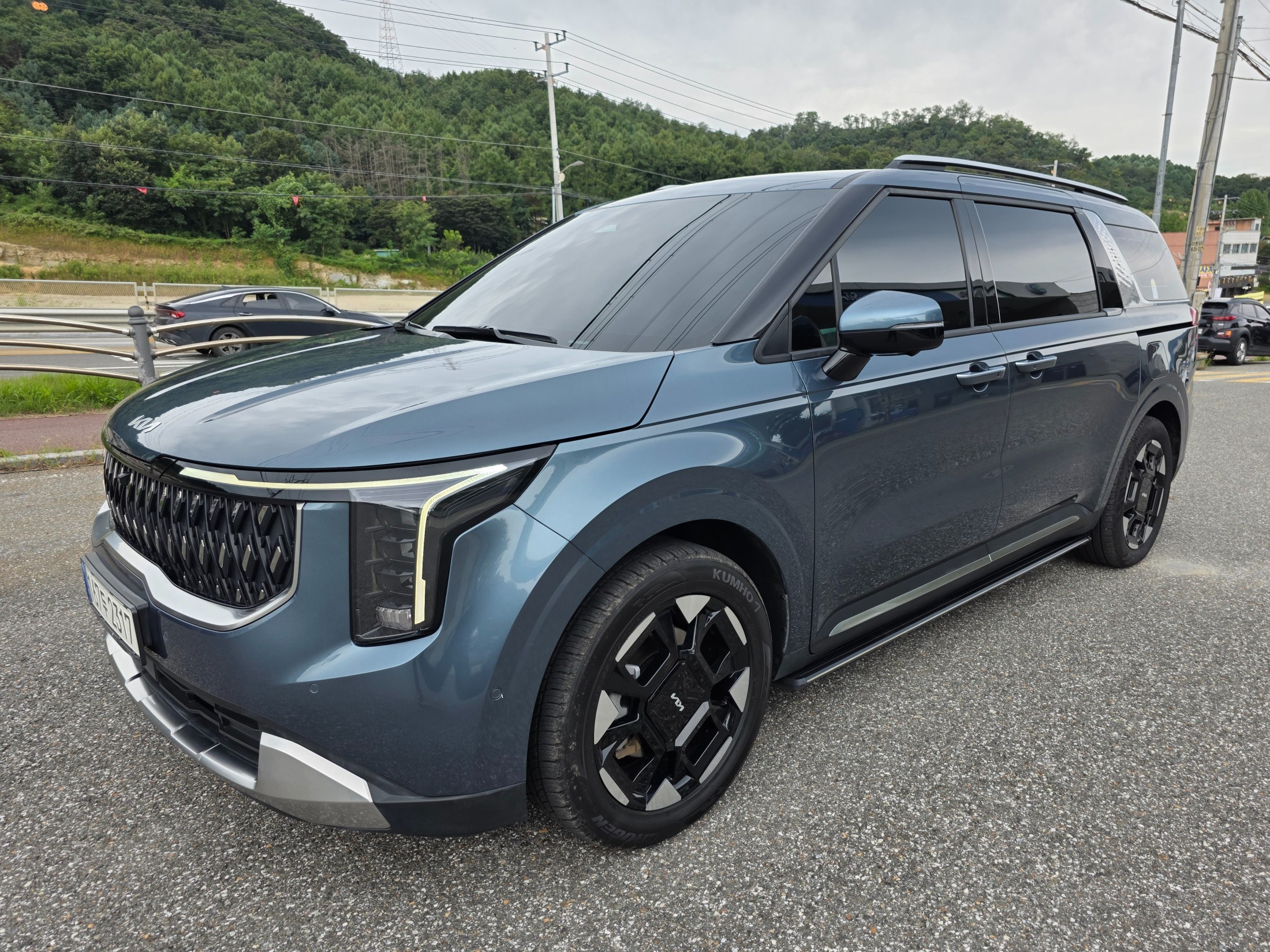 KIA CARNIVAL photo 2