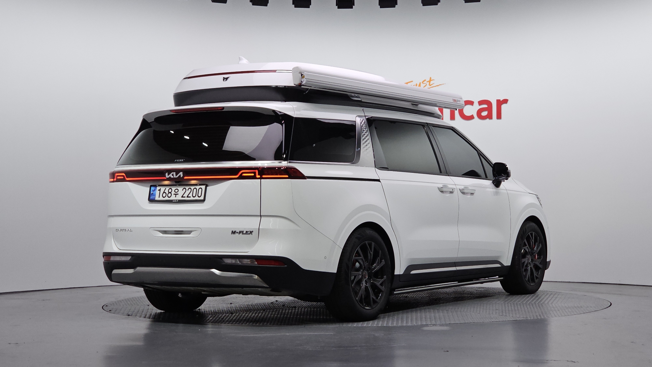 KIA CARNIVAL photo 2