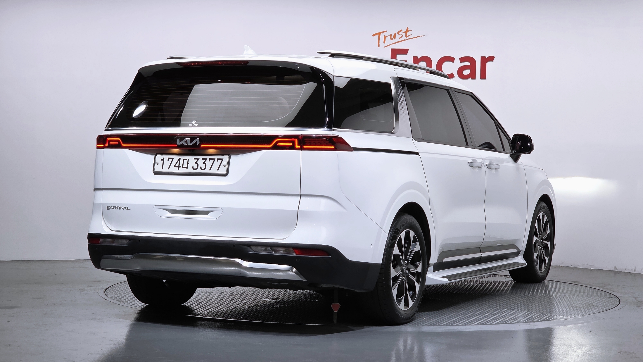 KIA CARNIVAL photo 3