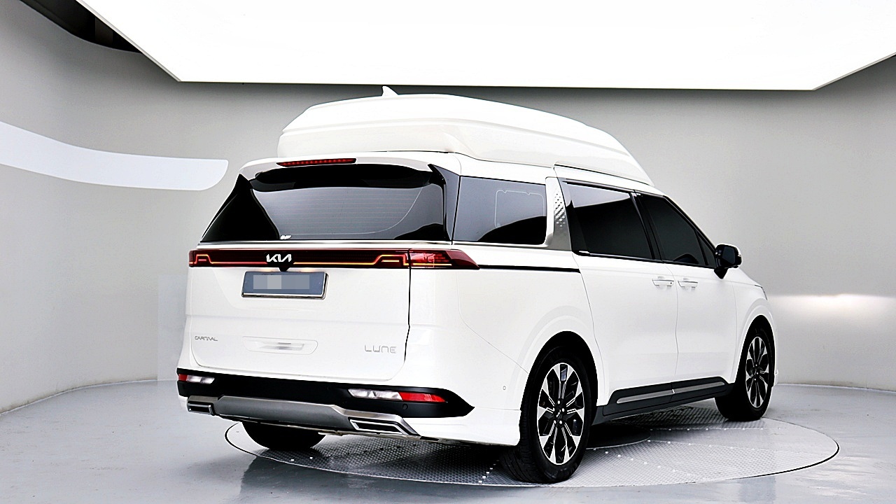 KIA CARNIVAL photo 3