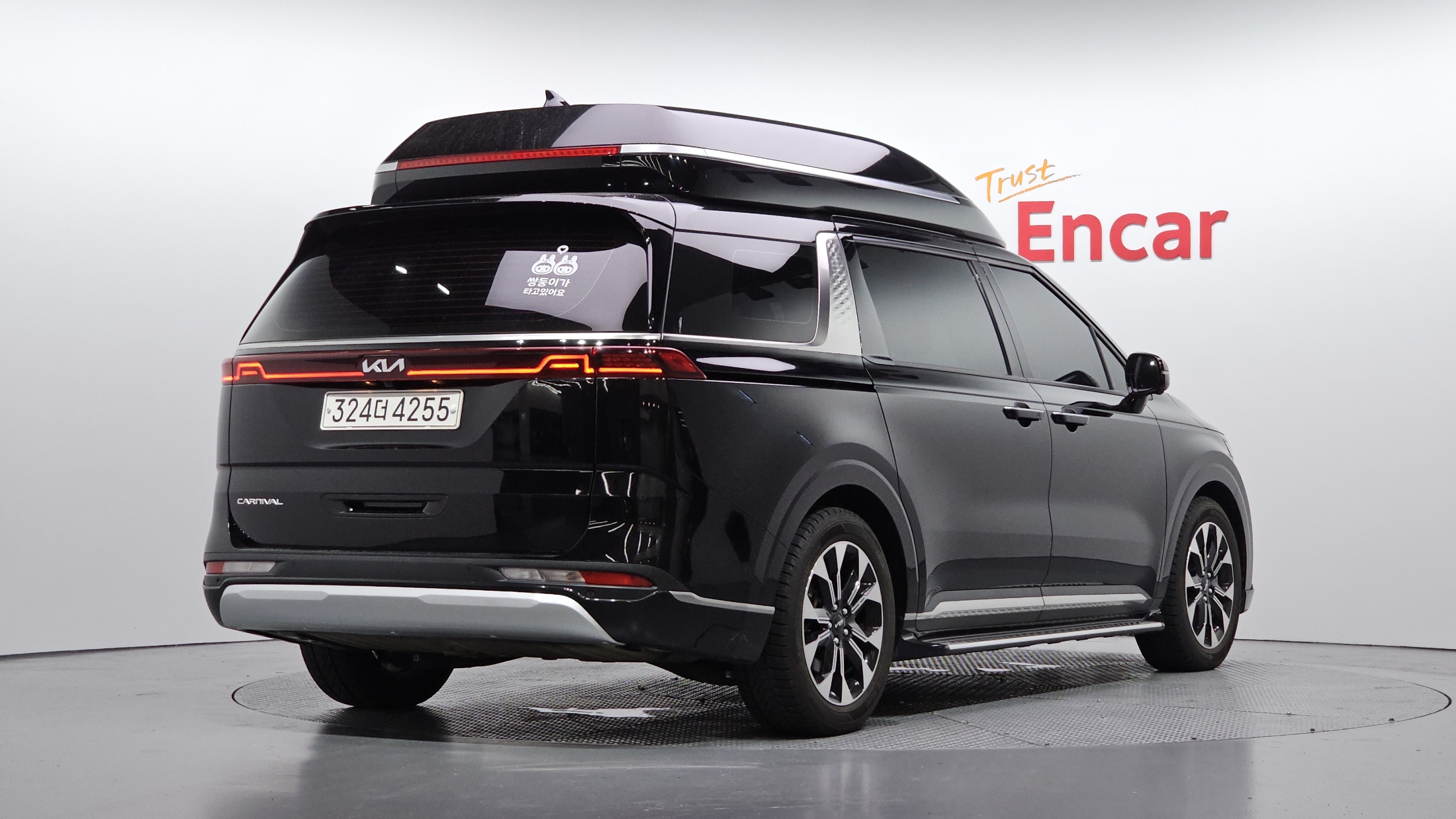 KIA CARNIVAL photo 2