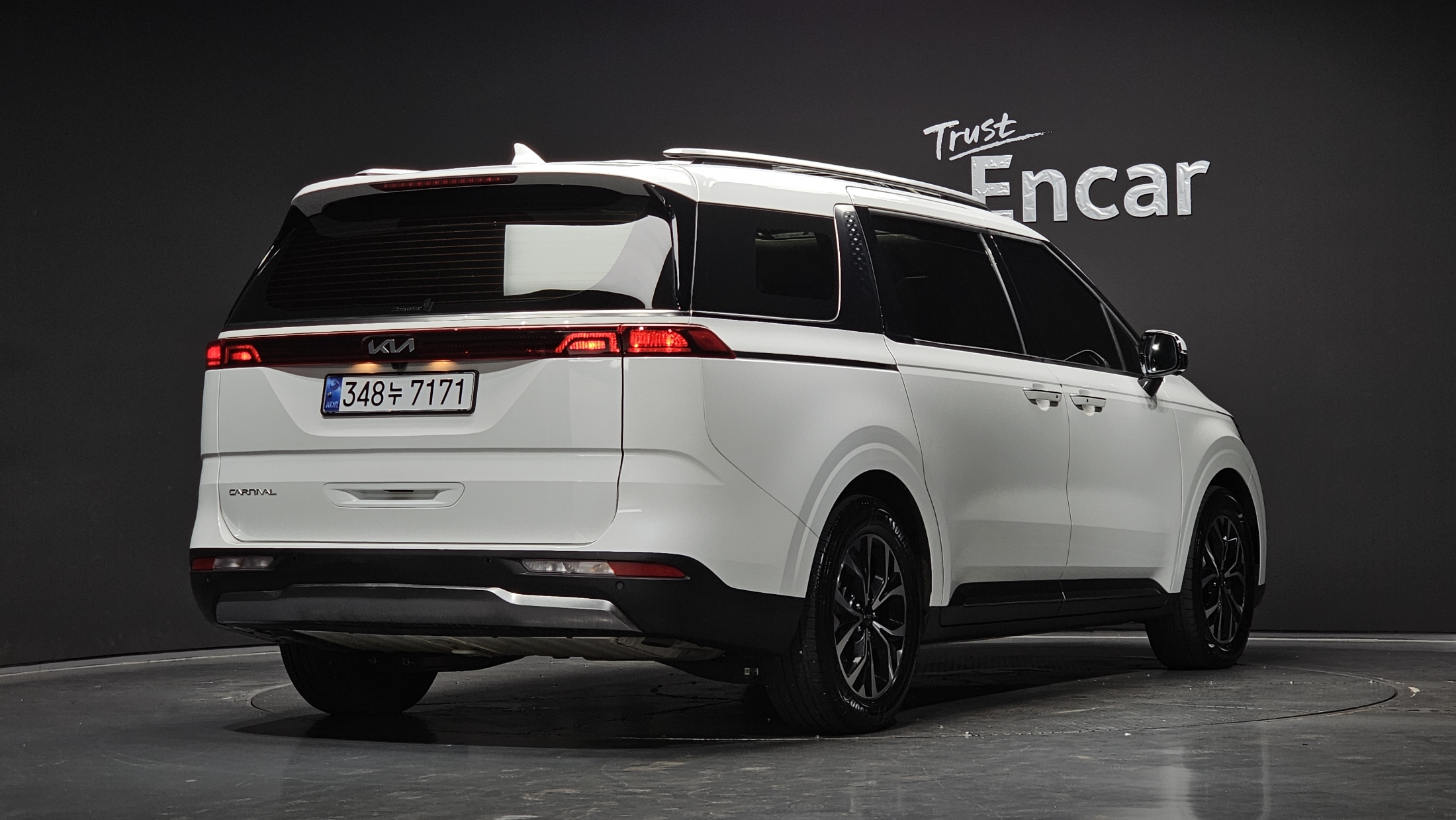 KIA CARNIVAL photo 2
