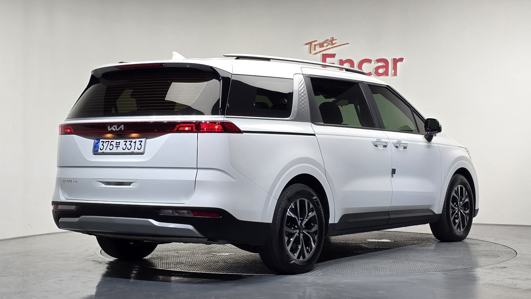 KIA CARNIVAL photo 2
