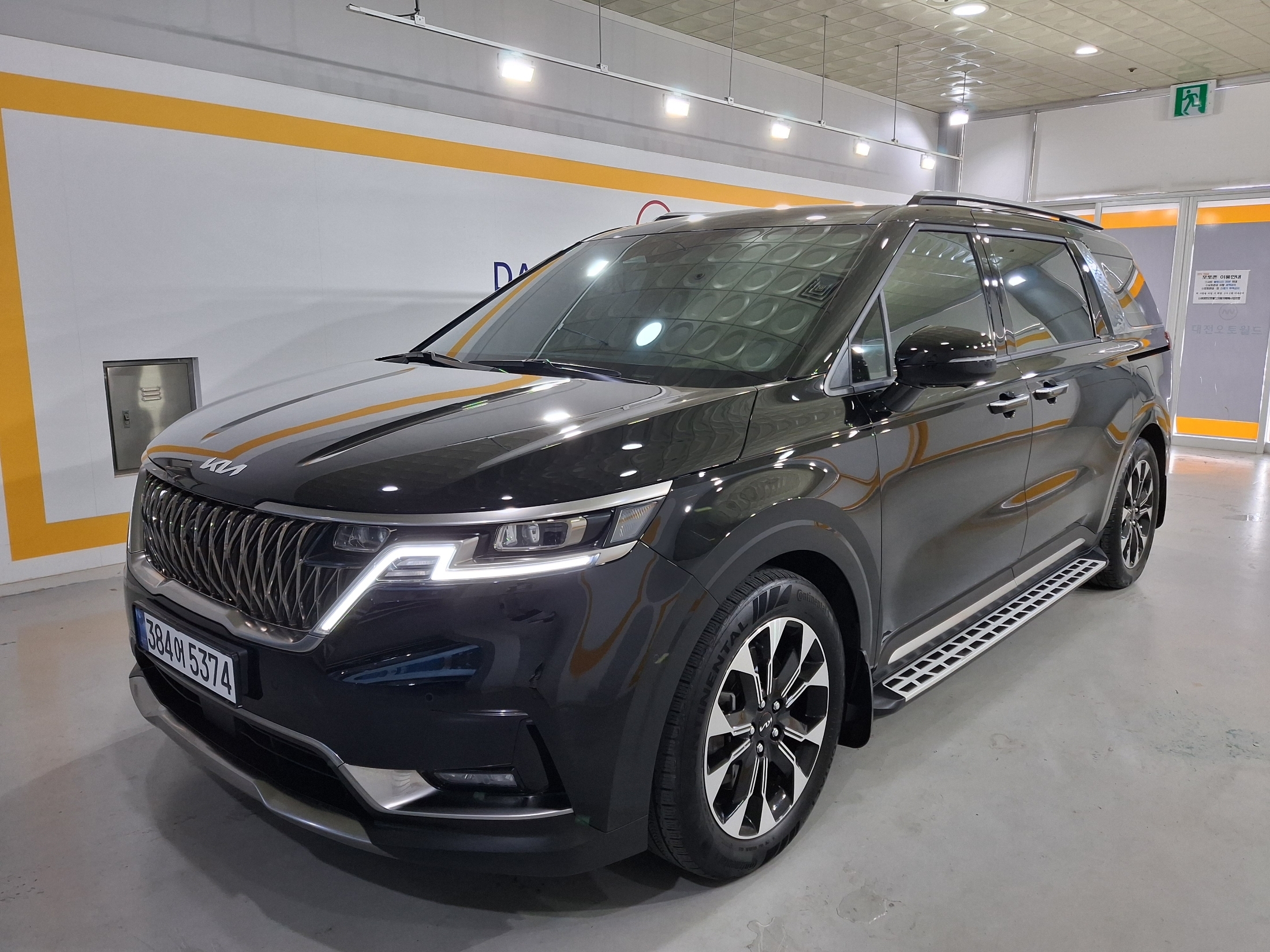 KIA CARNIVAL photo 3
