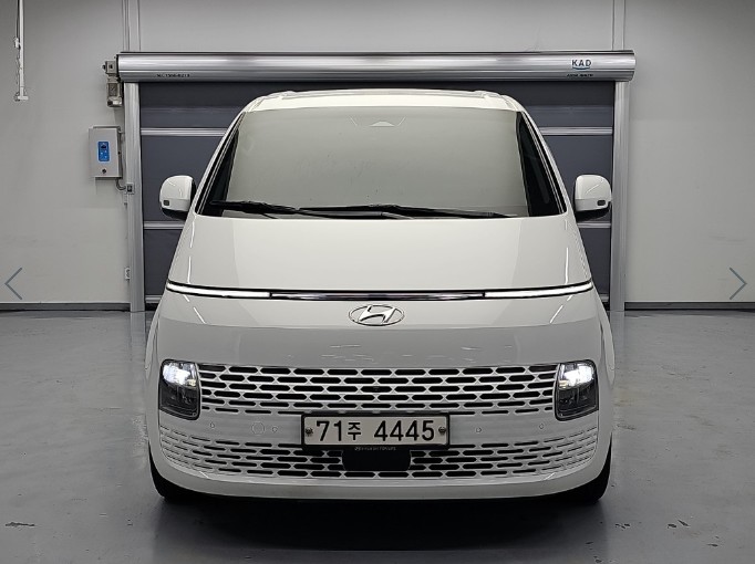 Mazda Bongo front view