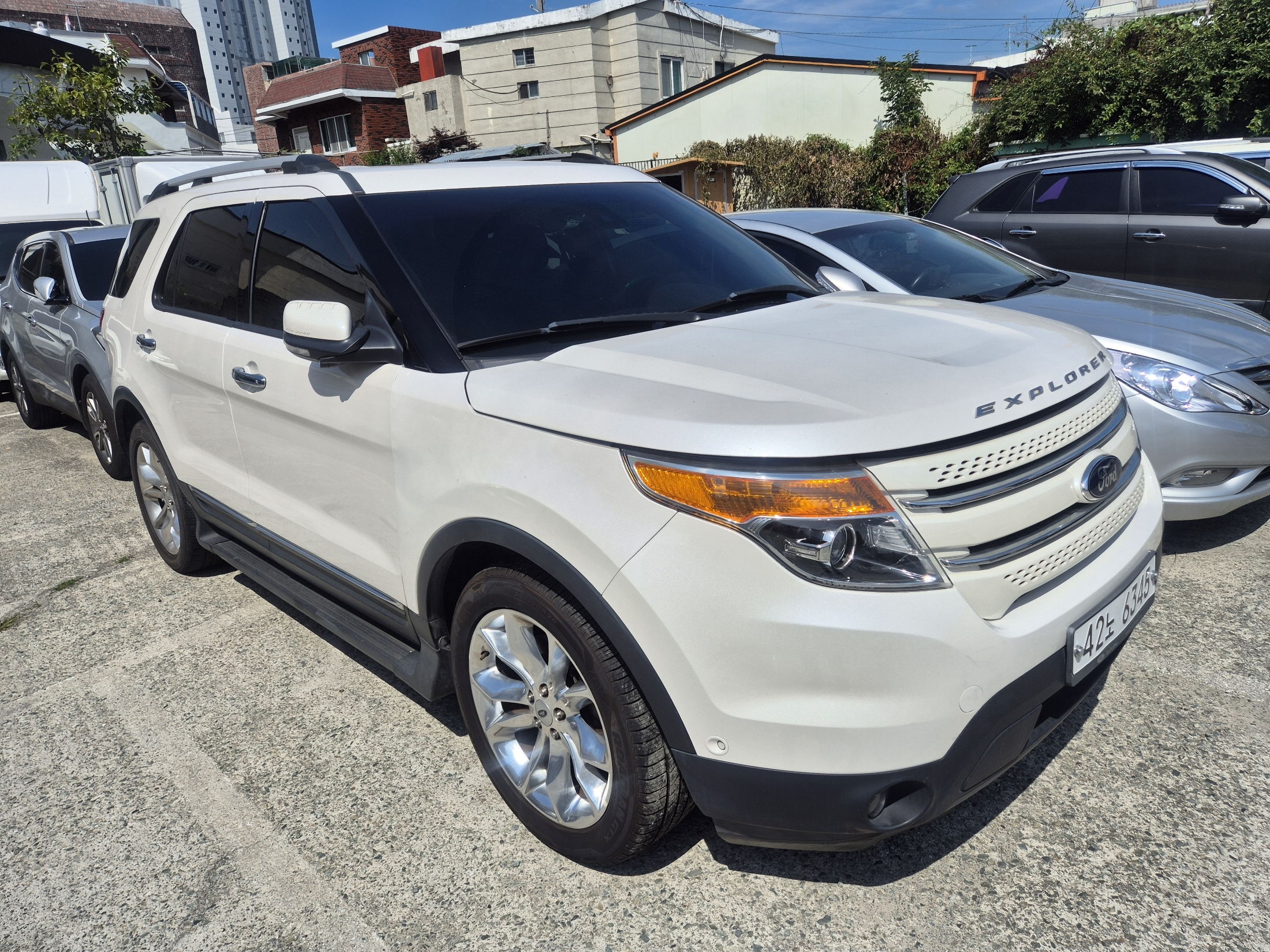 FORD EXPLORER photo 2