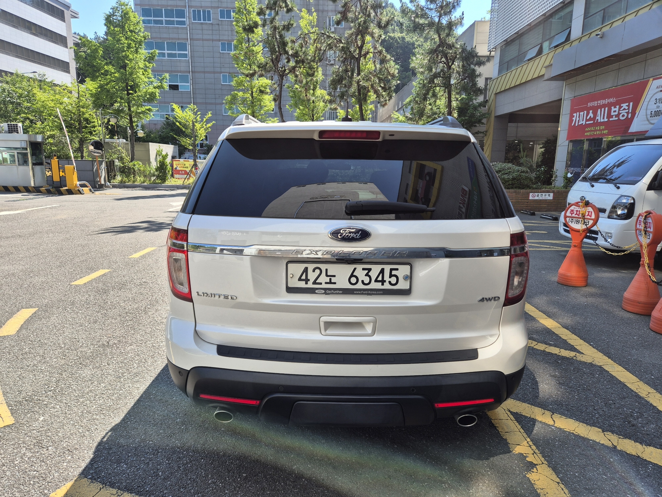 FORD EXPLORER photo 3