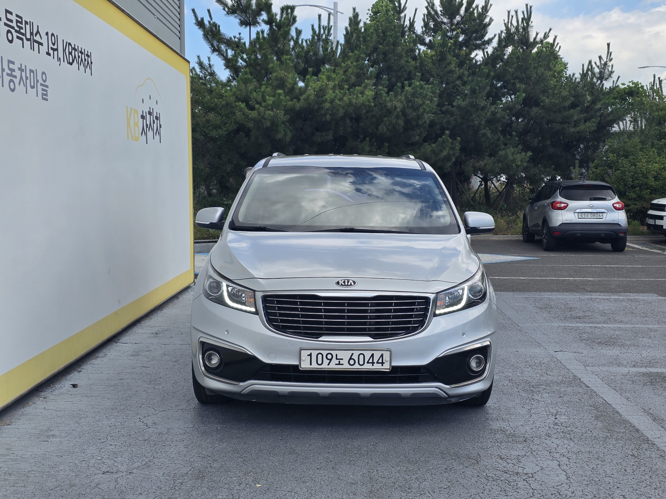KIA CARNIVAL photo 3