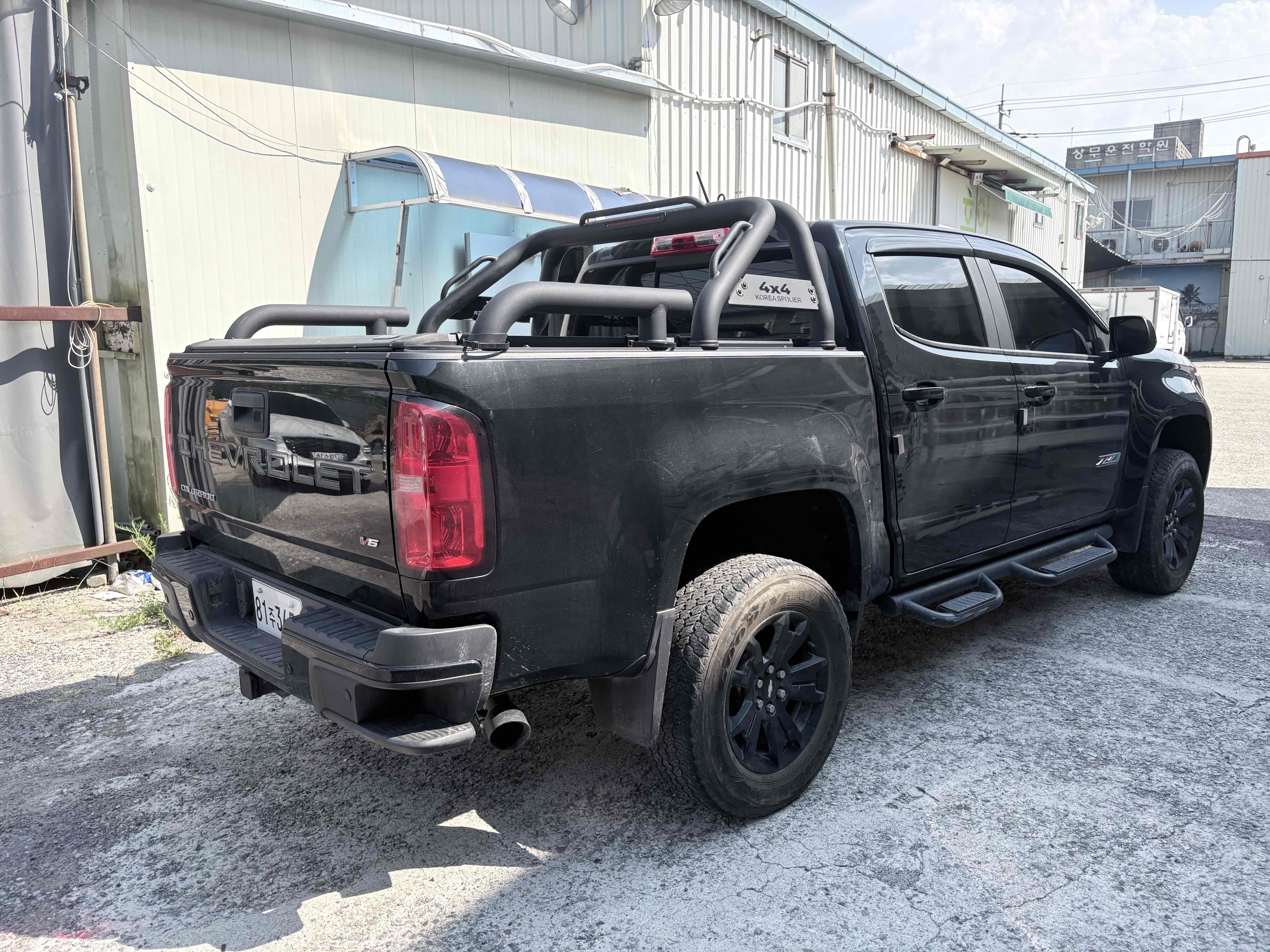 CHEVROLET COLORADO photo 3