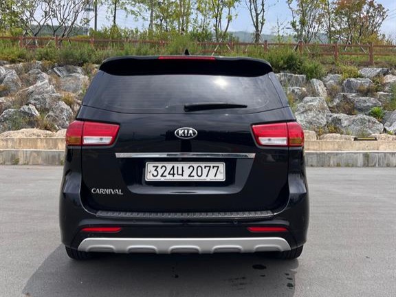 KIA CARNIVAL photo 2