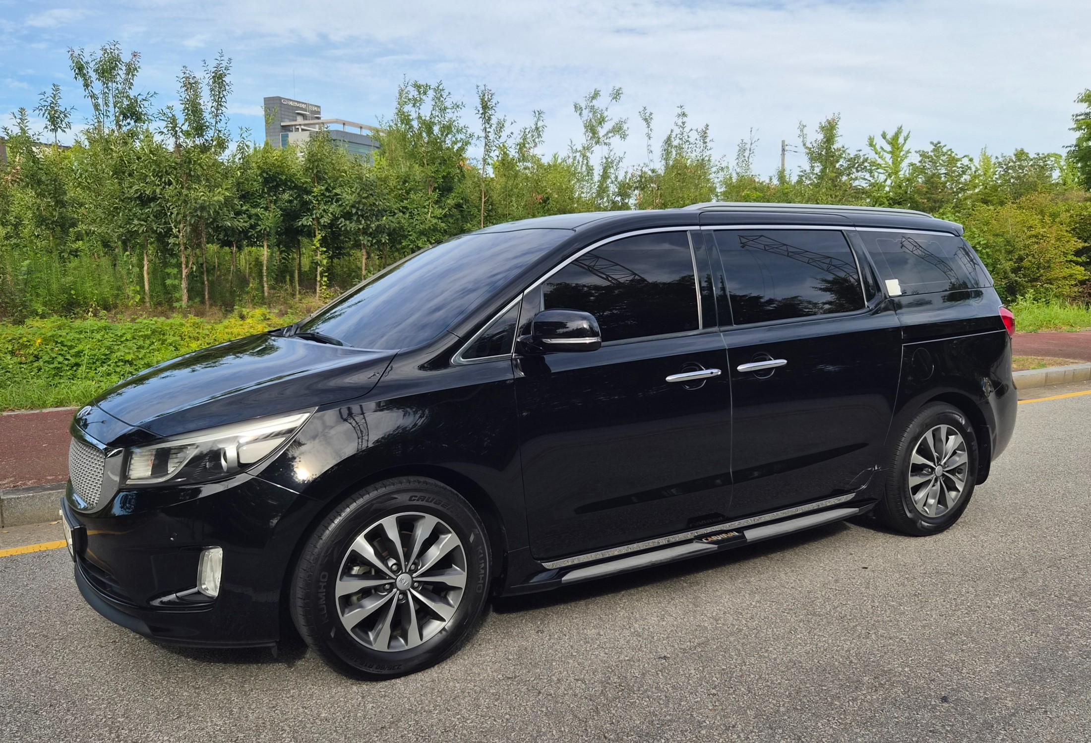 KIA CARNIVAL photo 2