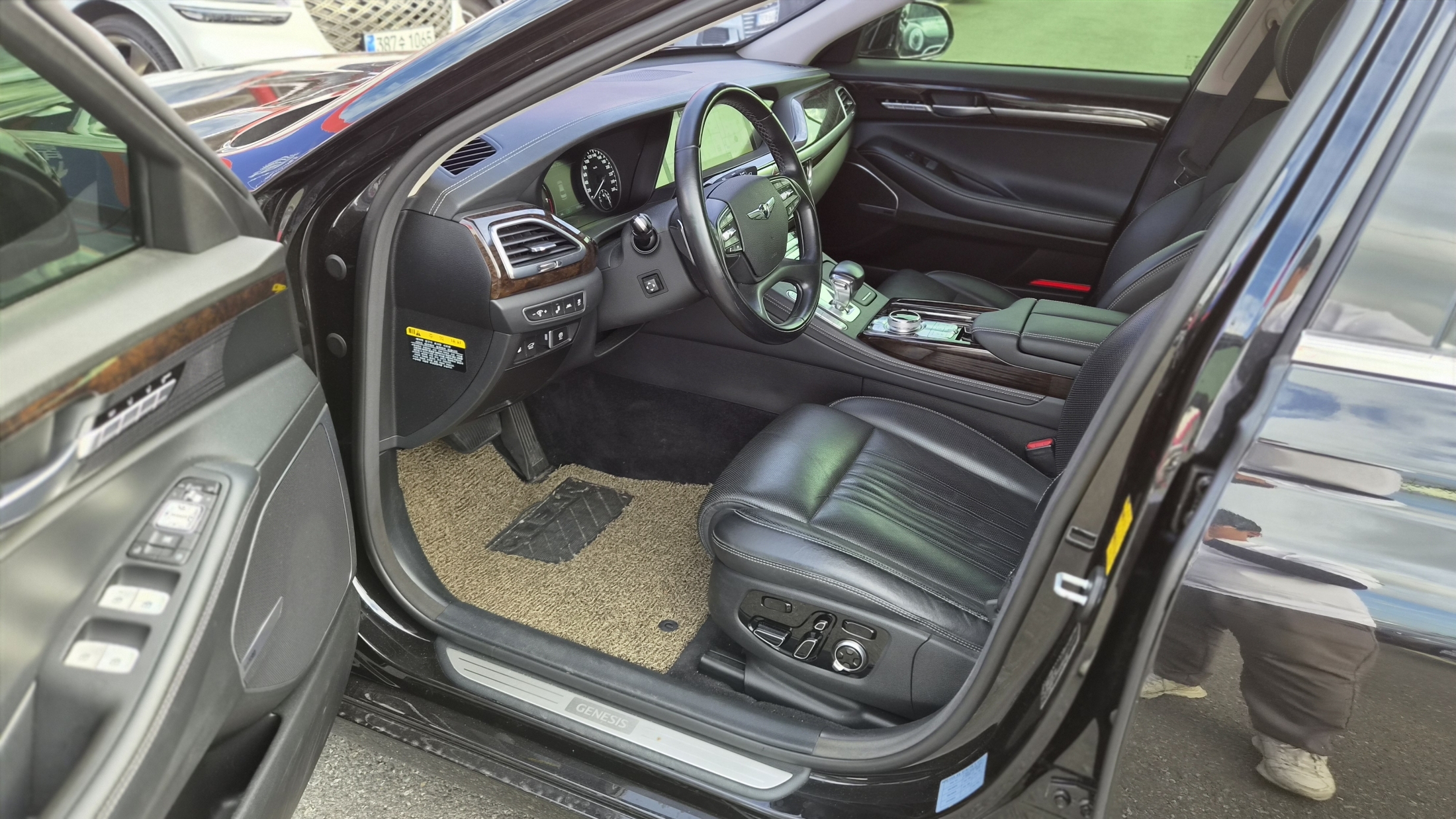 Mazda Bongo rear view