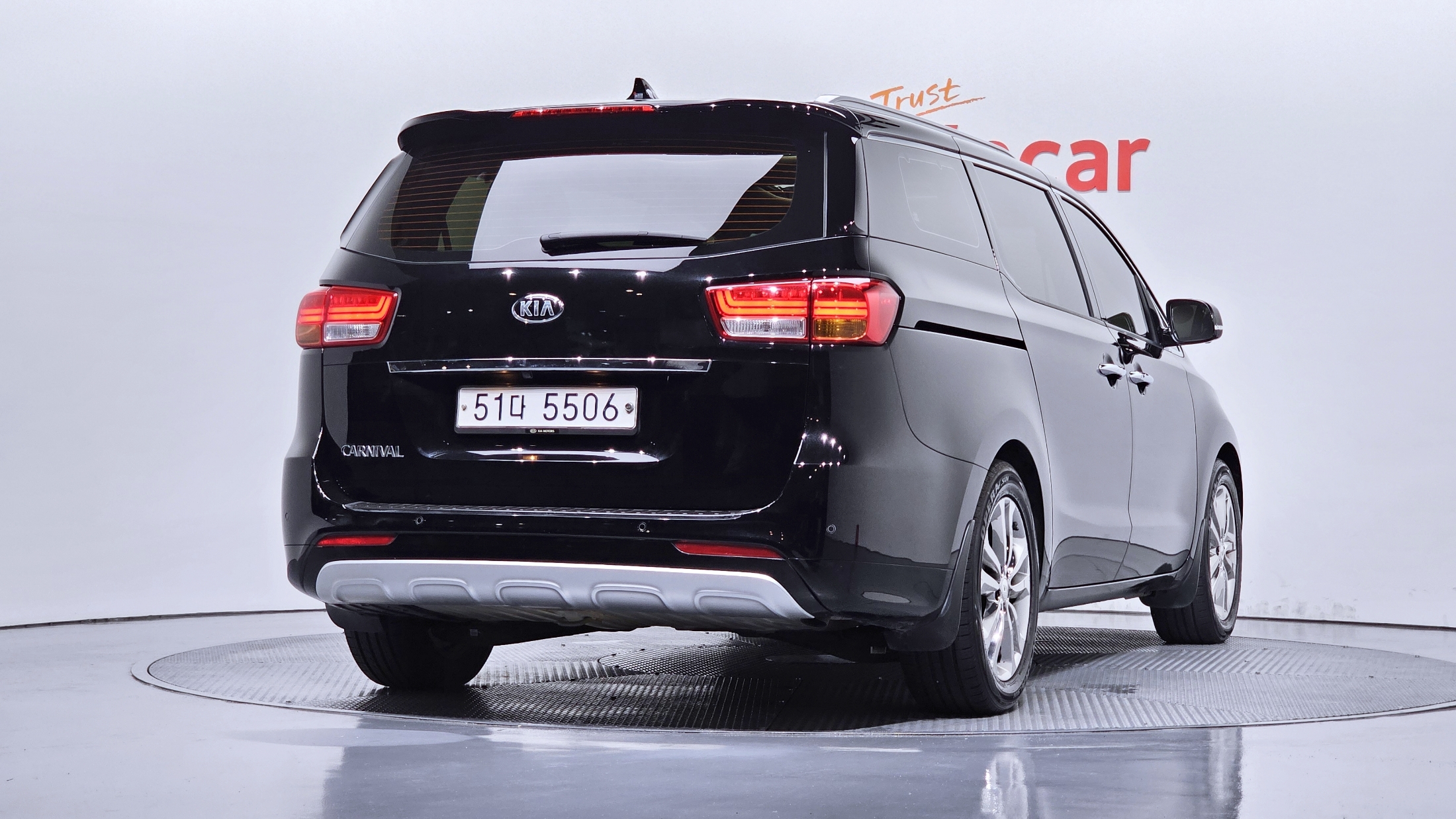 KIA CARNIVAL photo 2