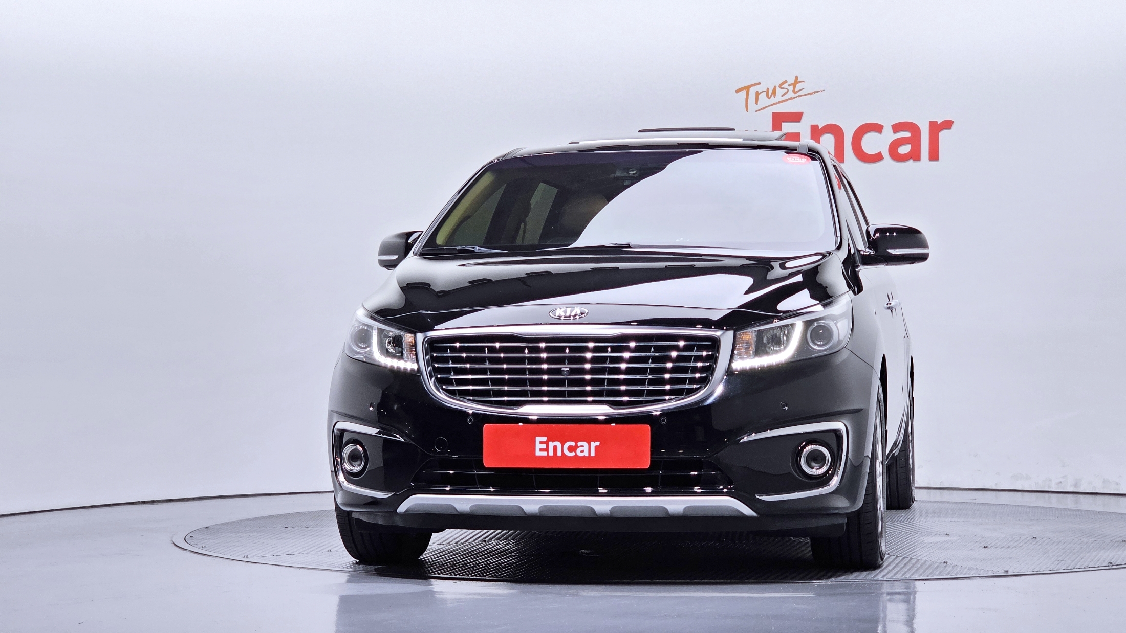 KIA CARNIVAL photo 3