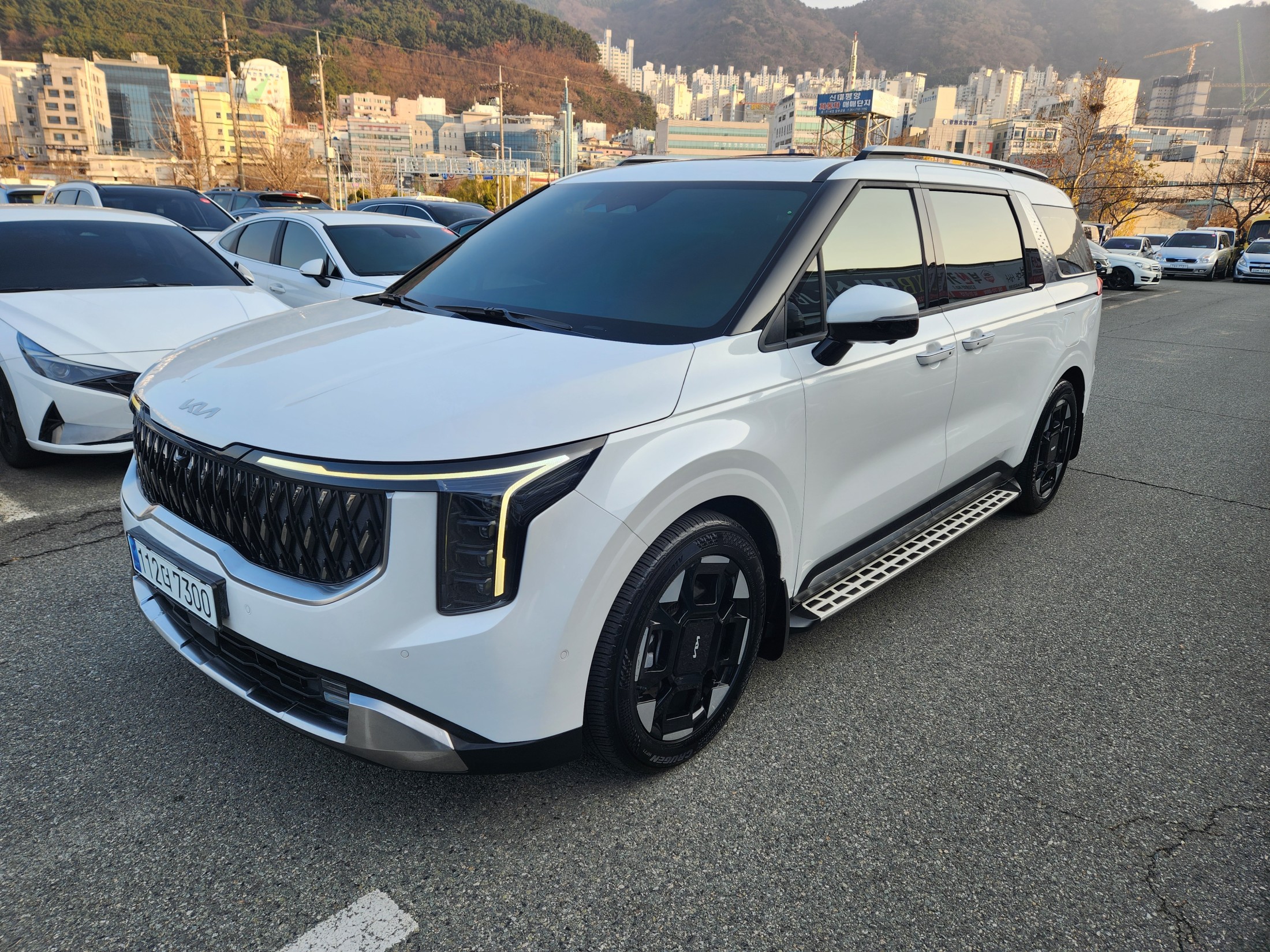 KIA CARNIVAL photo 2
