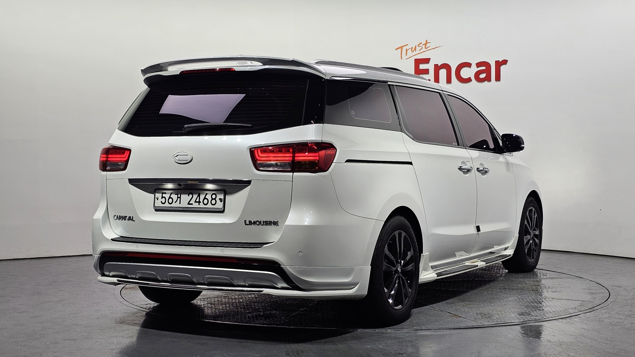 KIA CARNIVAL photo 2