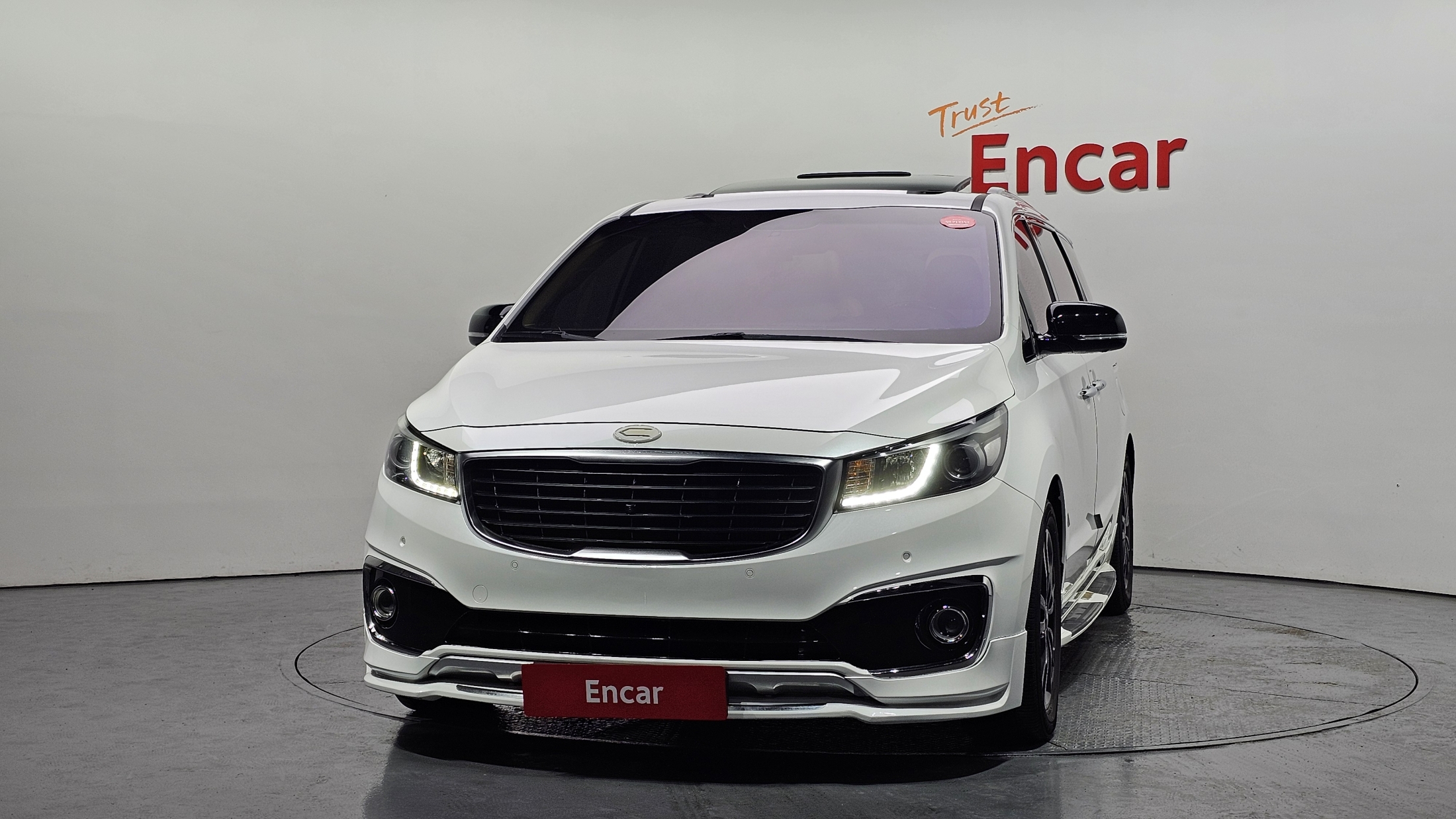 KIA CARNIVAL photo 3