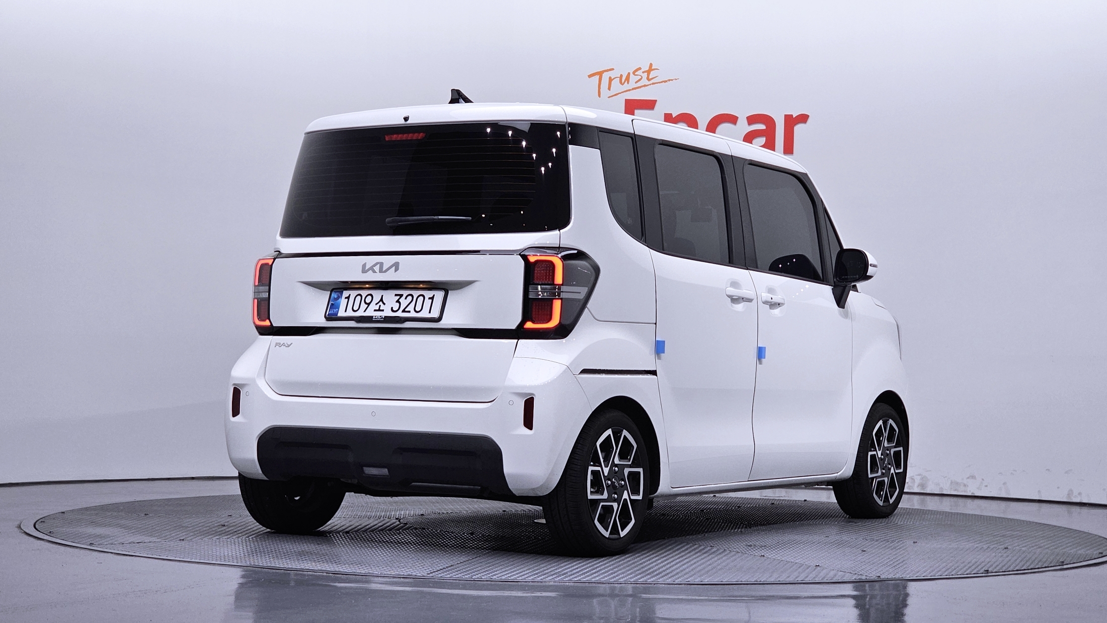Mazda Bongo front view