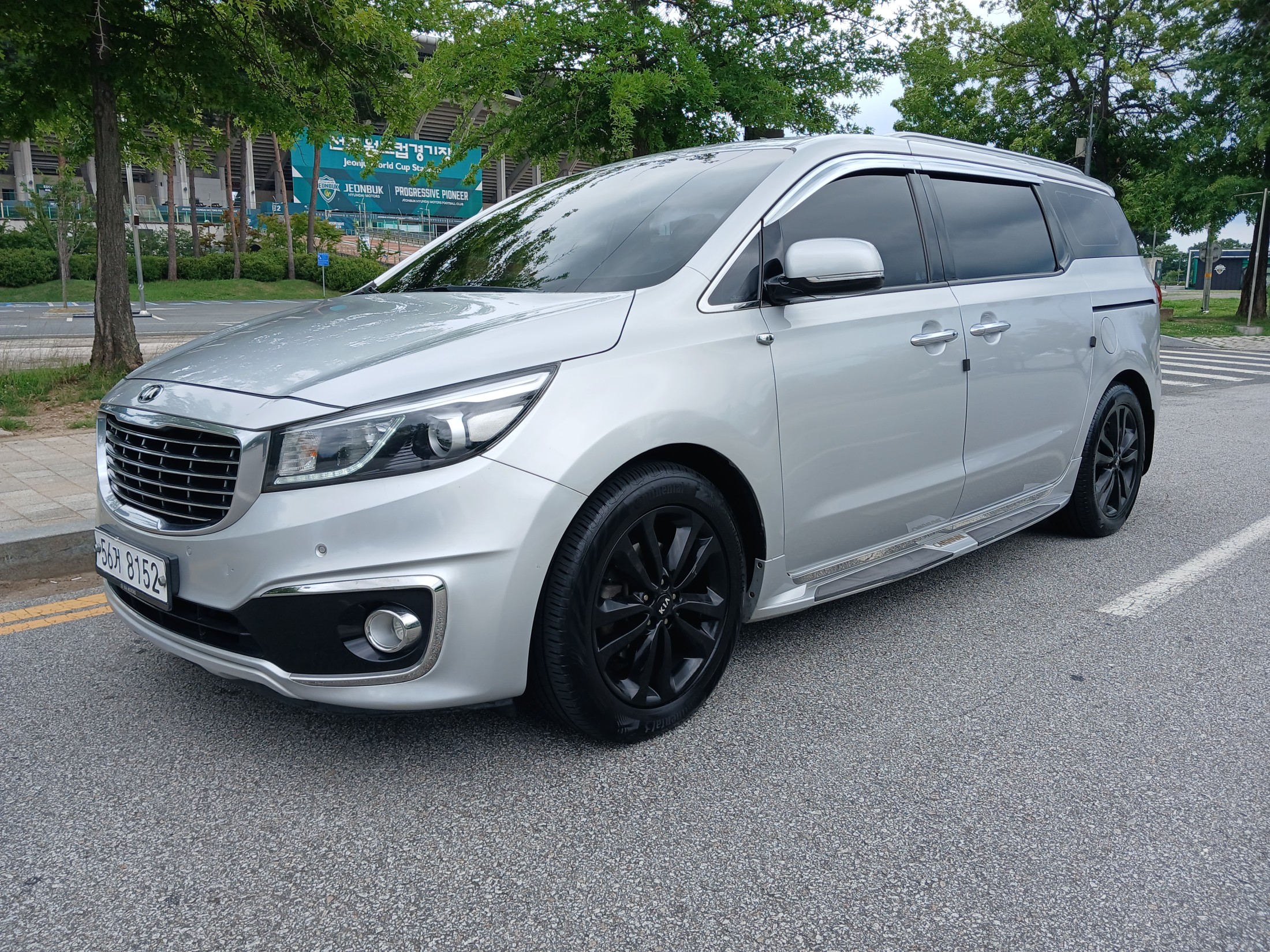 KIA CARNIVAL photo 2