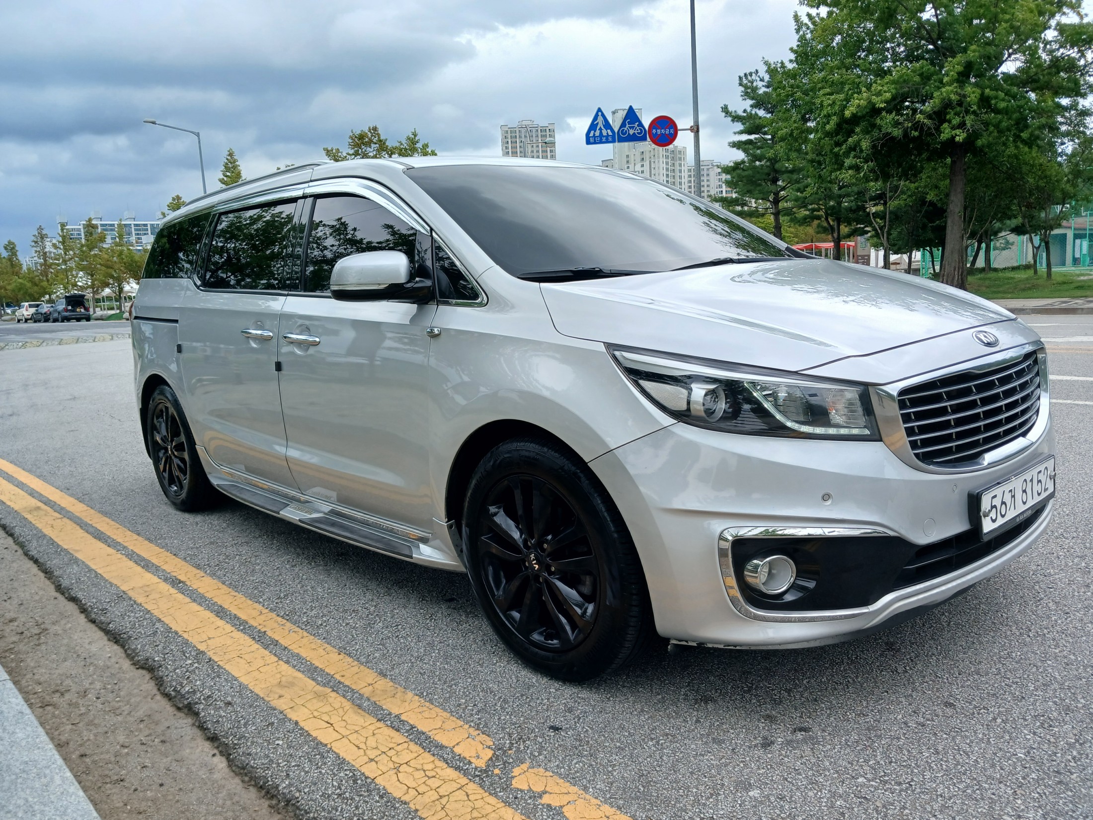 KIA CARNIVAL photo 3