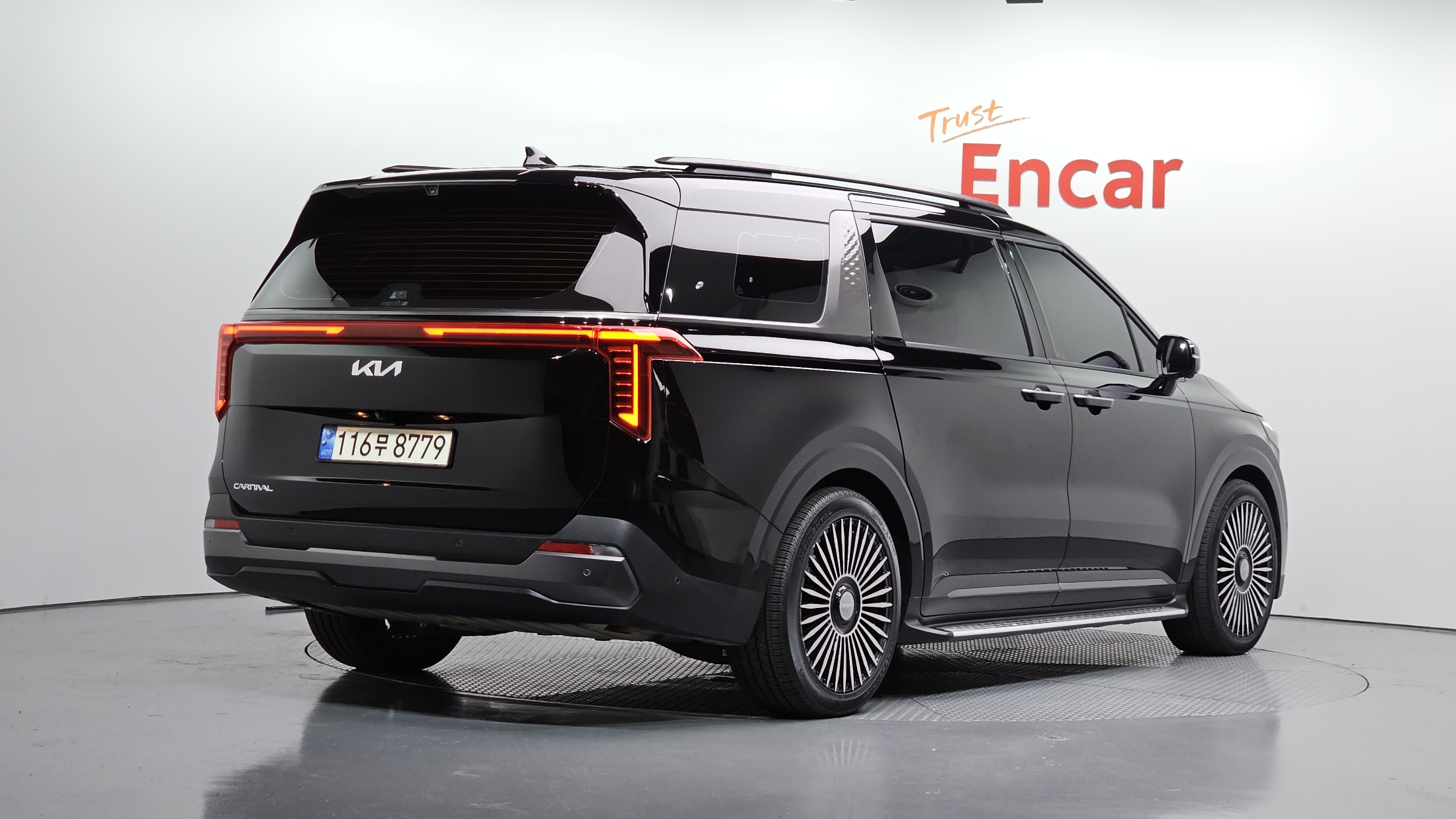 KIA CARNIVAL photo 2