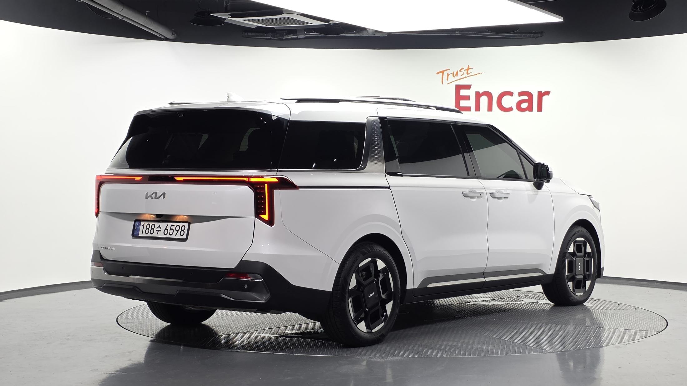 KIA CARNIVAL photo 2