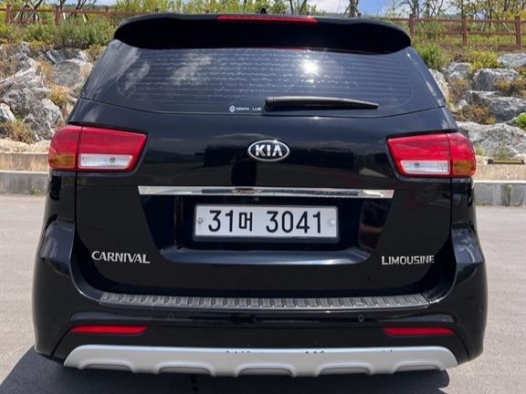 KIA CARNIVAL photo 2