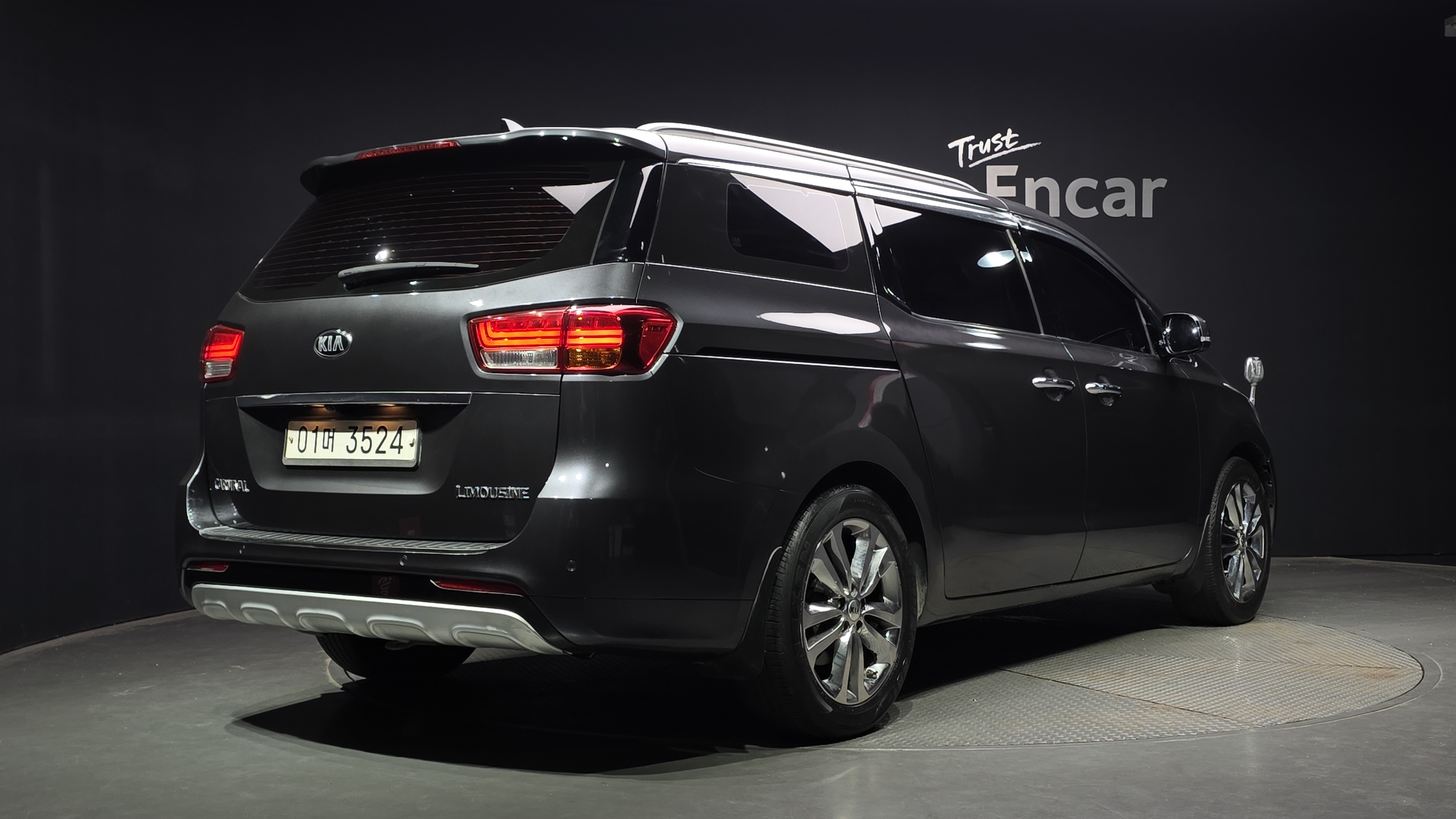 KIA CARNIVAL photo 2